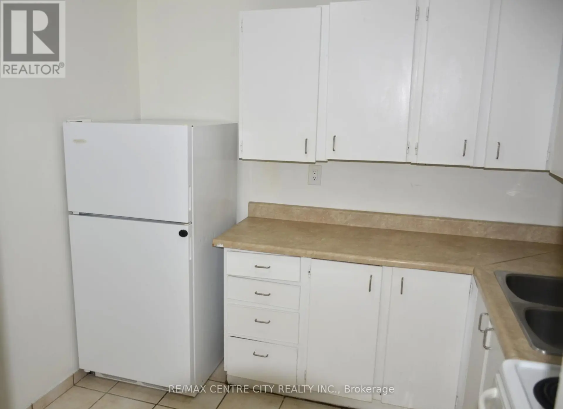 #801 573 MORNINGTON AVENUE - Image 7