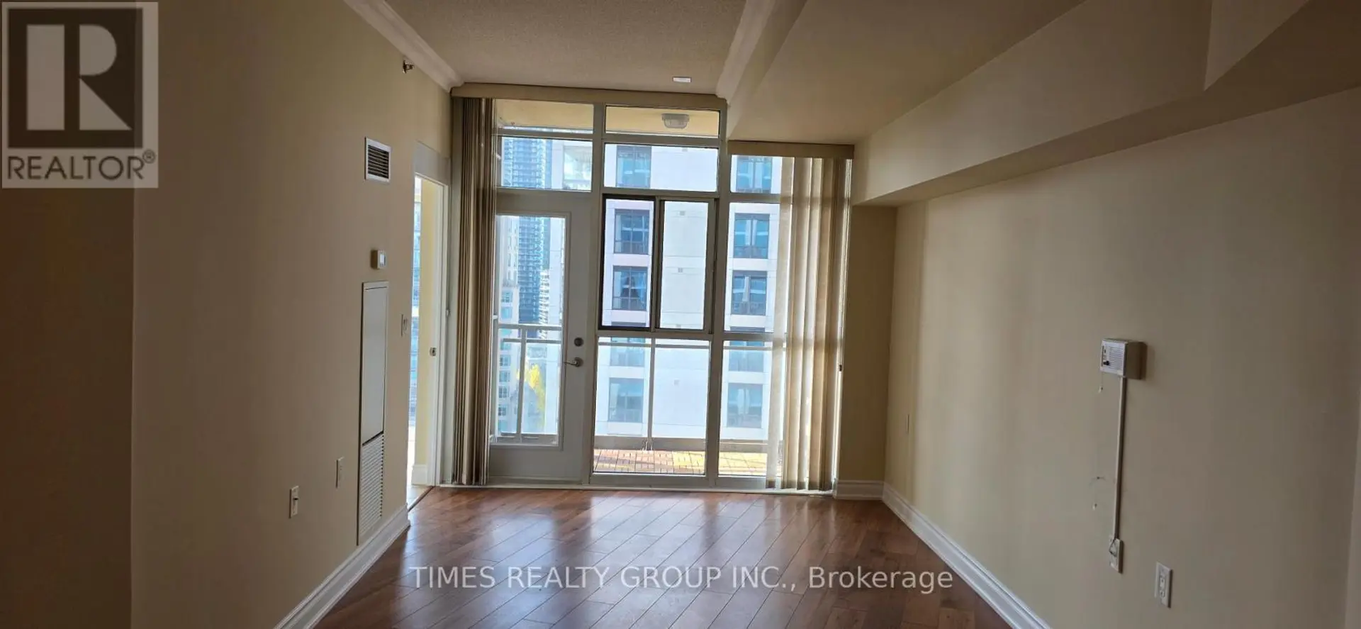 #1705 3 MARINE PARADE DRIVE - Image 2