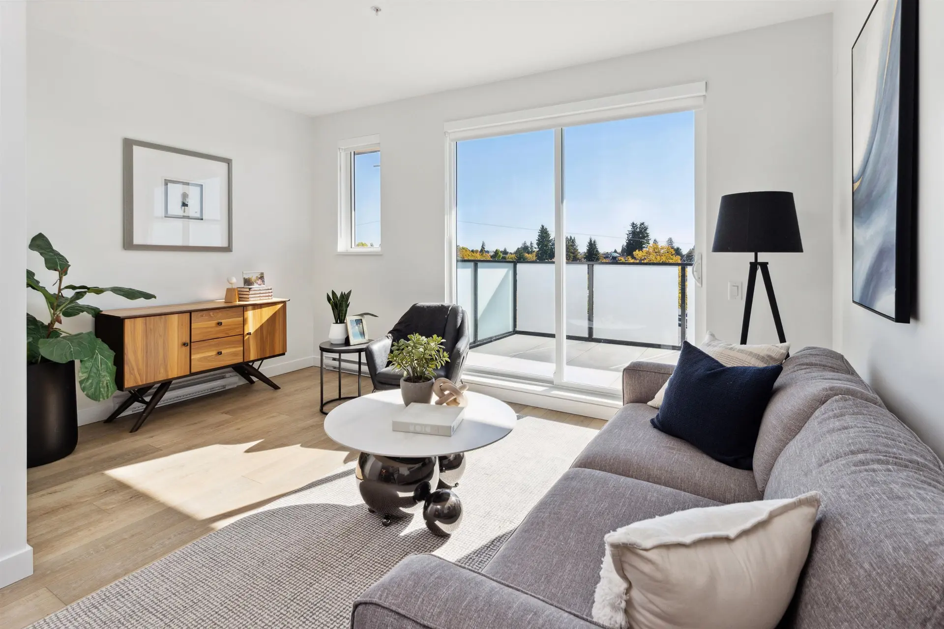 #403 4933 Clarendon Street - Image 2