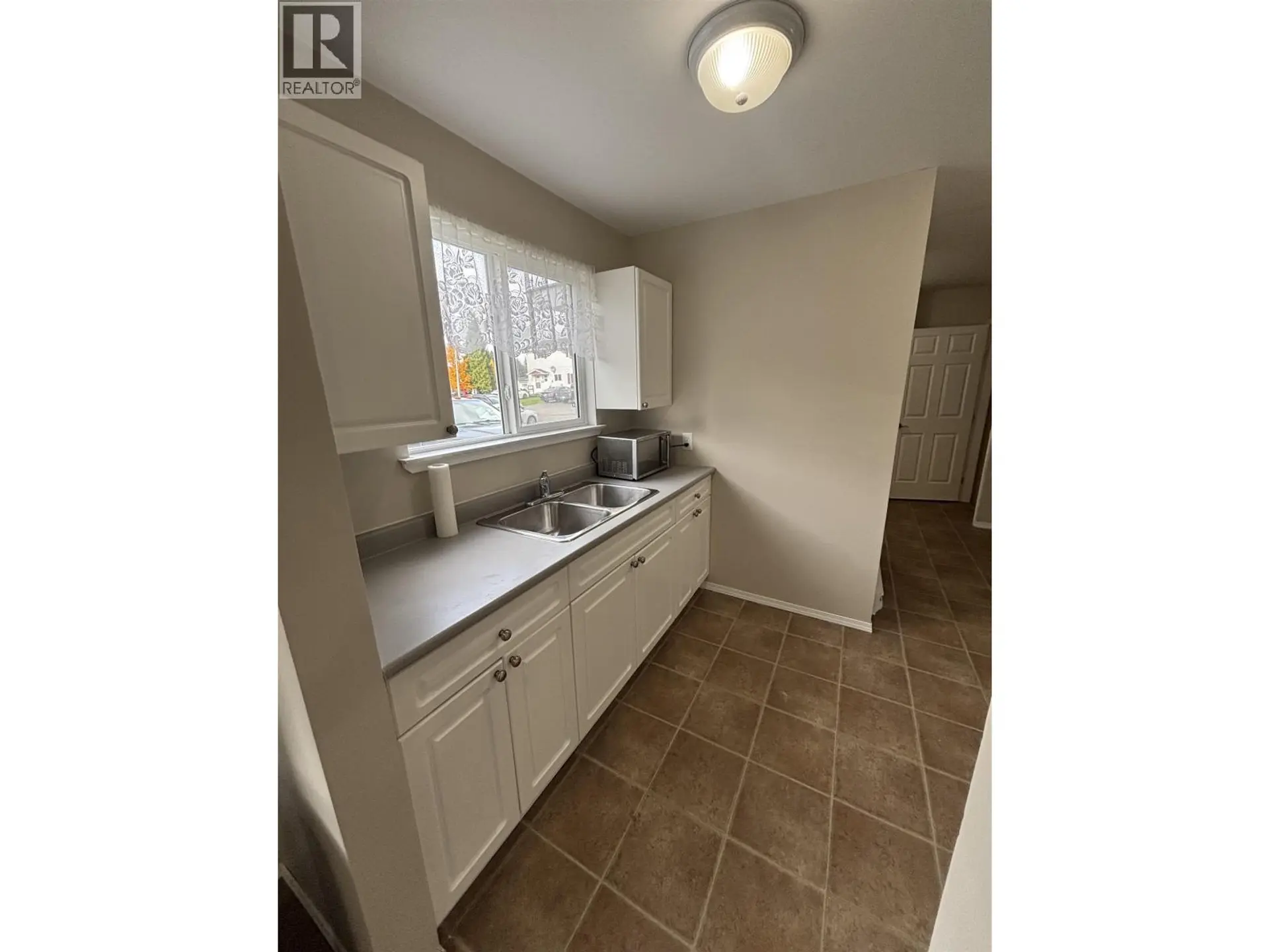 1335 TWEEDSMUIR AVENUE - Image 4