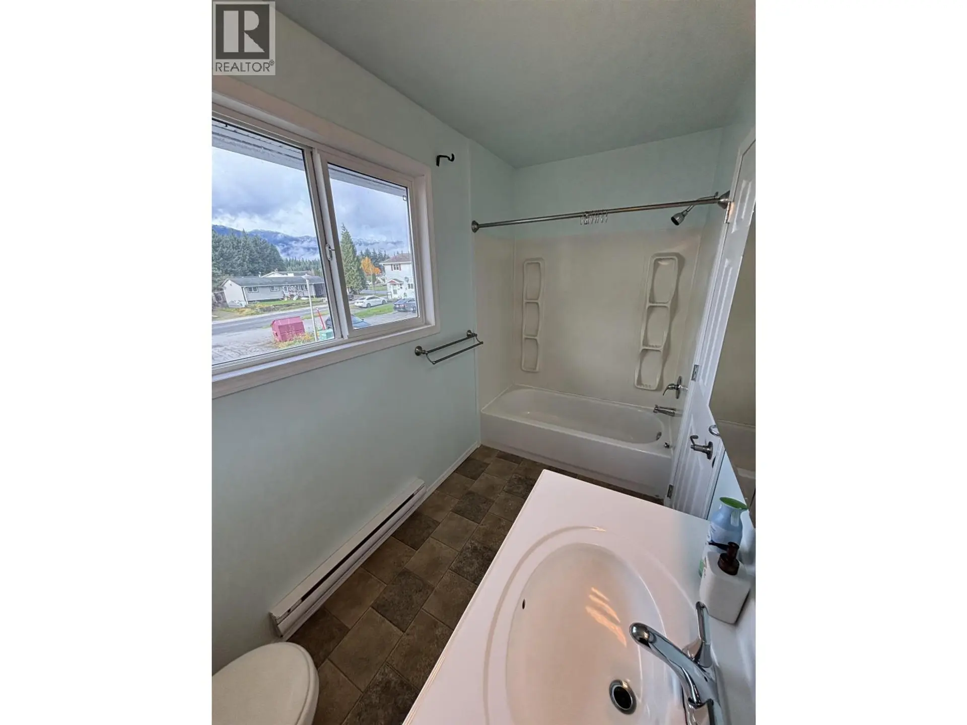 1335 TWEEDSMUIR AVENUE - Image 7