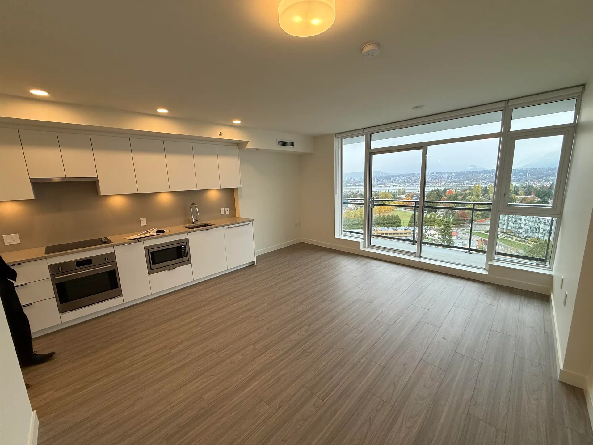 Property at #1510 13675 107a Avenue, Surrey, BC