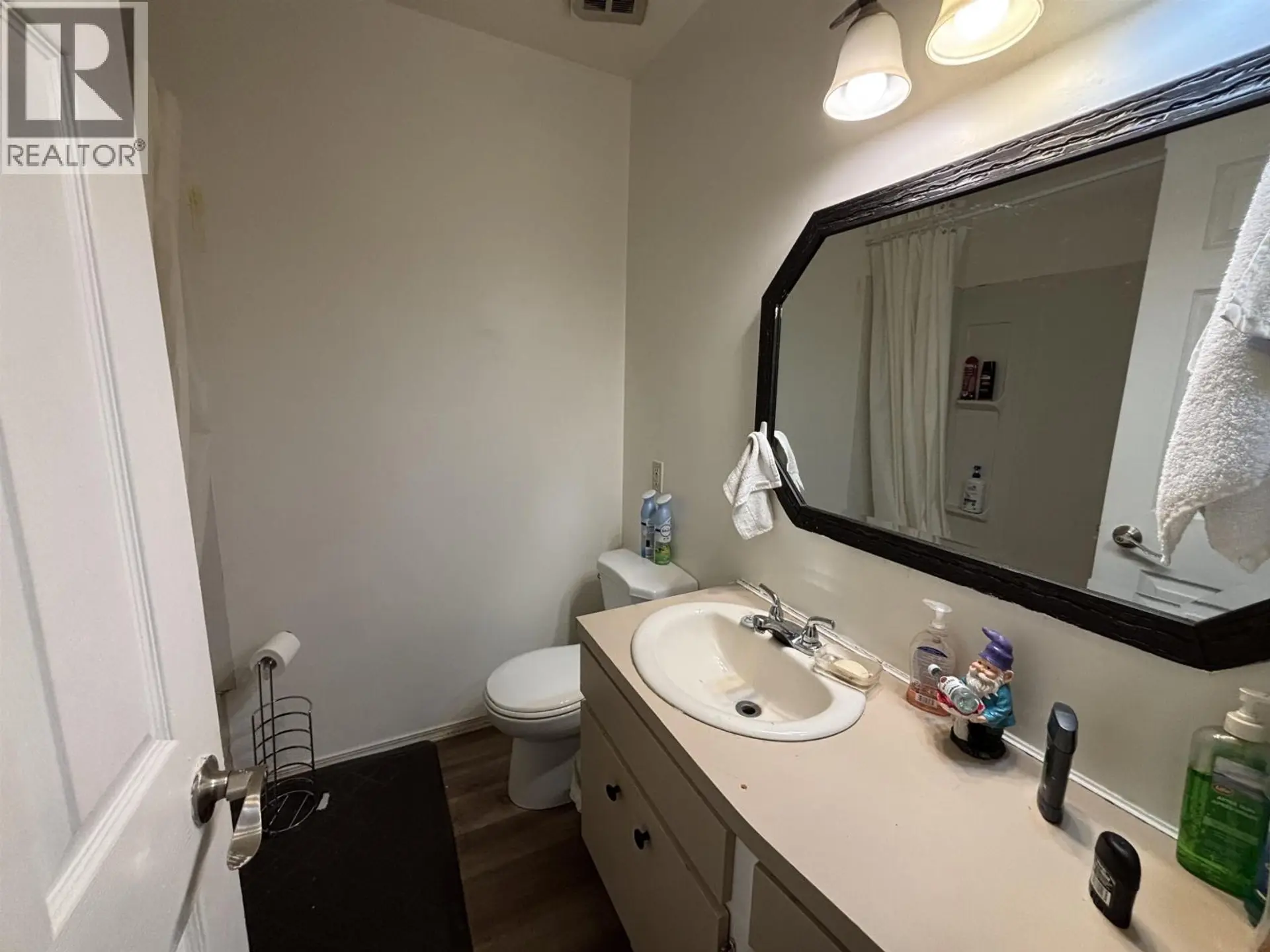 2375 OAK STREET - Image 4