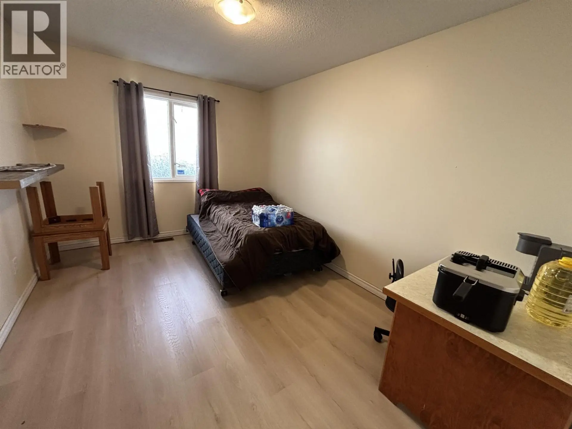 2375 OAK STREET - Image 5