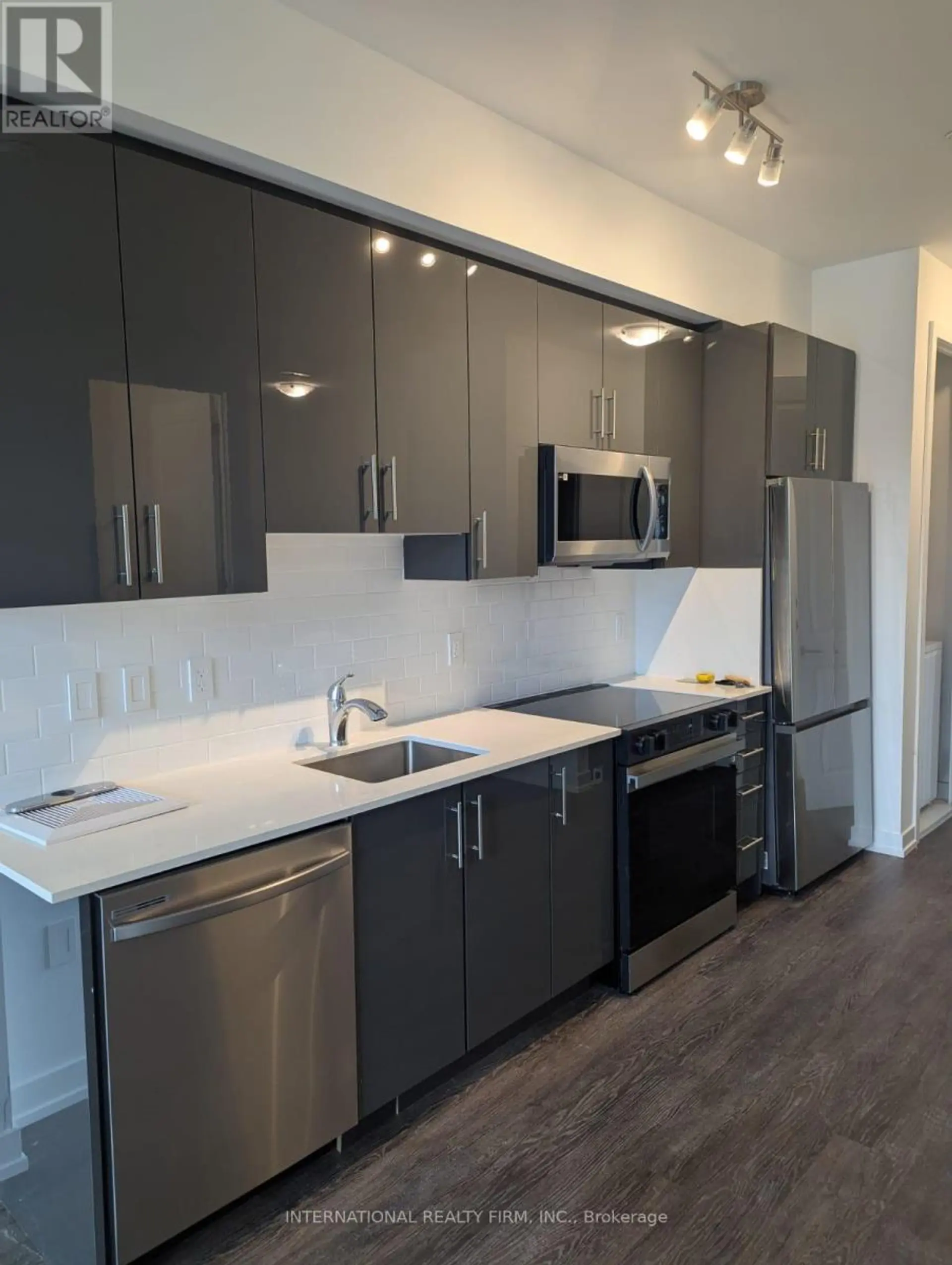 #102 556 MARLEE AVENUE - Image 4