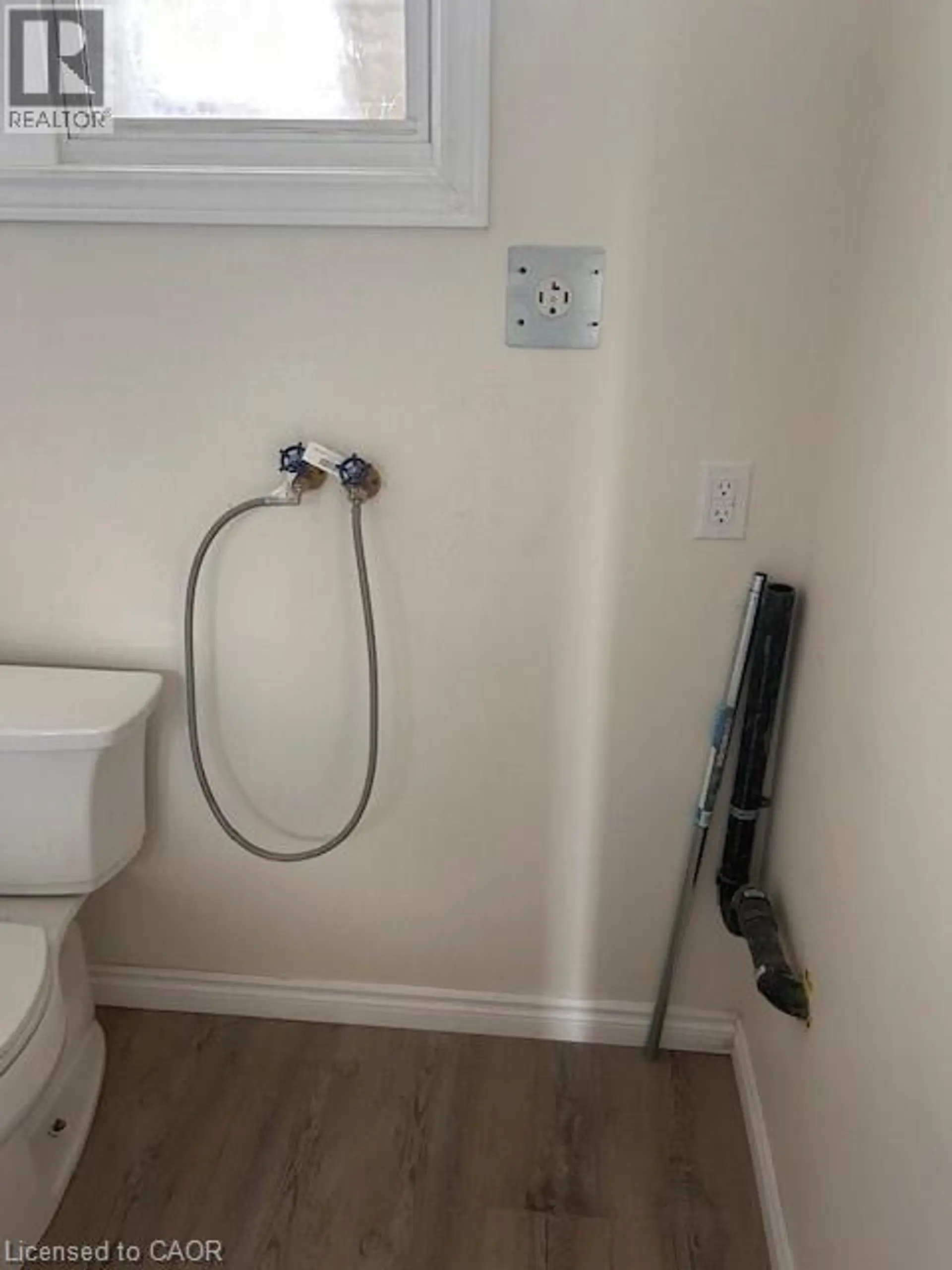 488 HUGHSON STREET N - Image 14