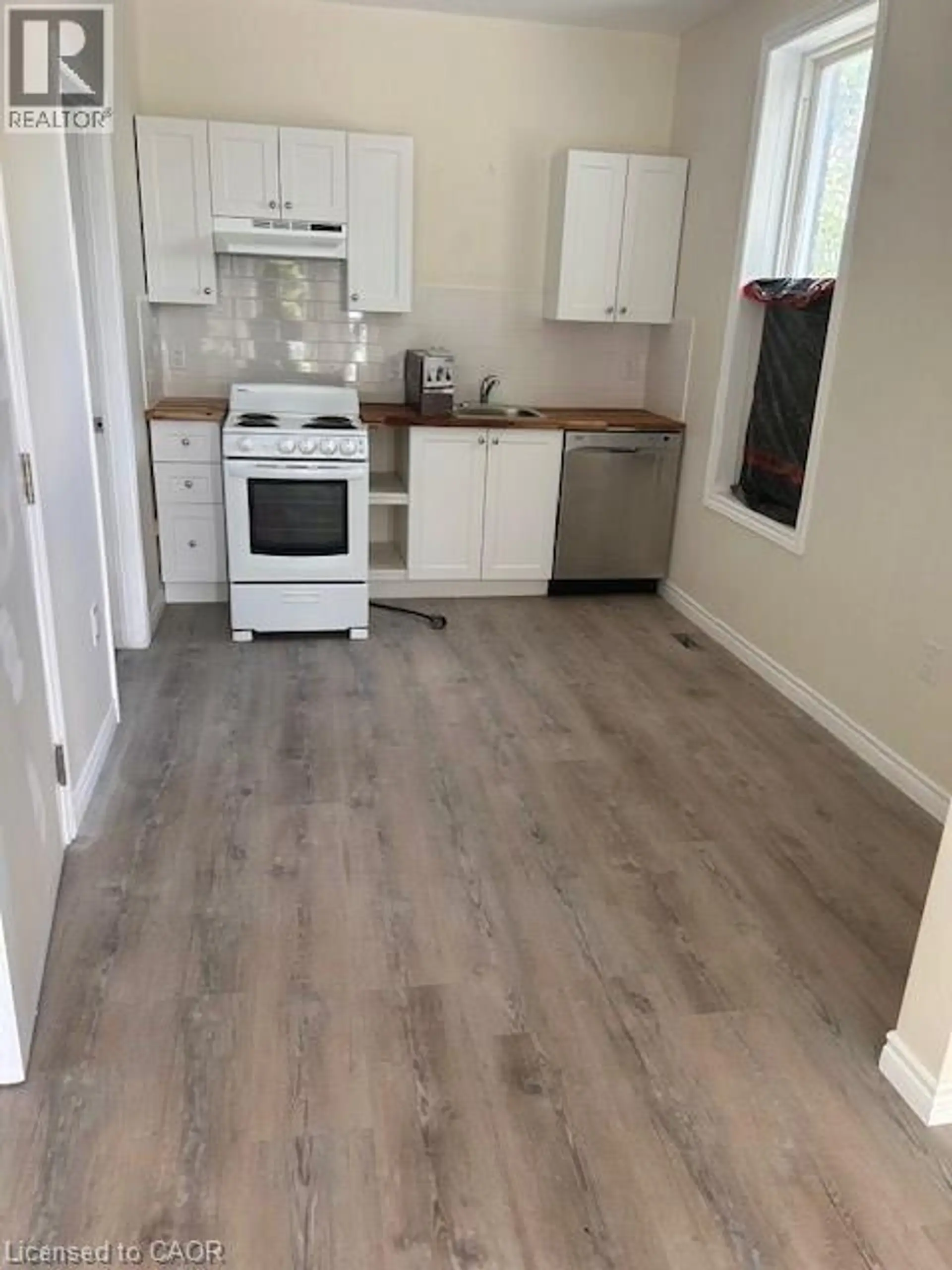 488 HUGHSON STREET N - Image 10