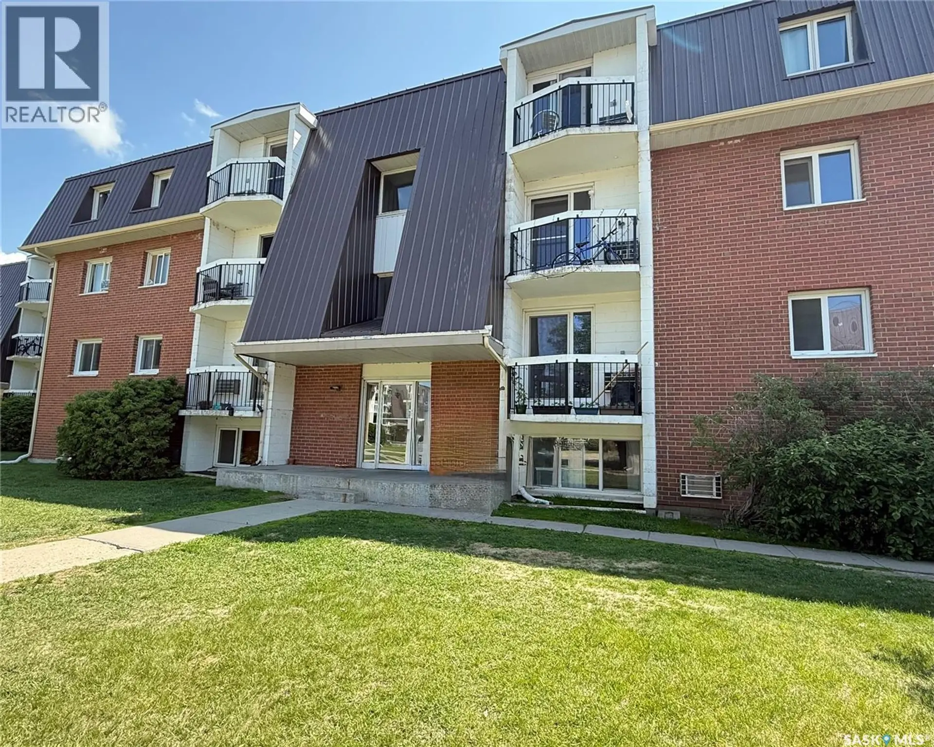 #12 47 CENTENNIAL STREET - Image 1