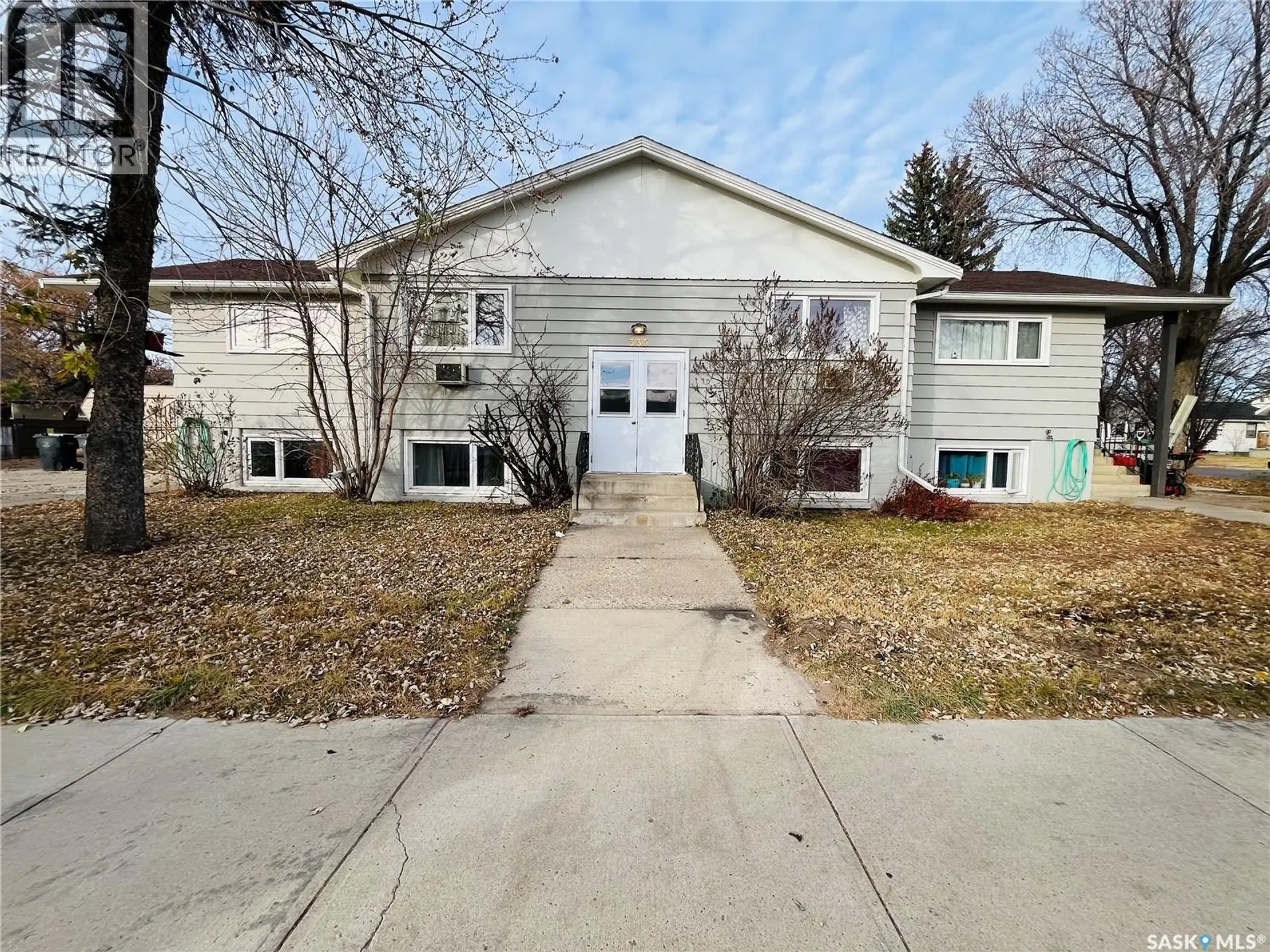 335 Chaplin STREET W - Image 1