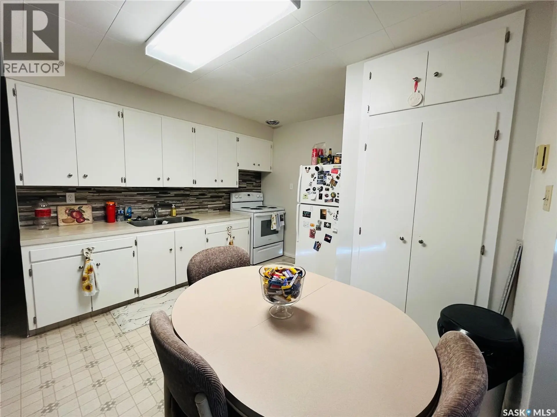 335 Chaplin STREET W - Image 3