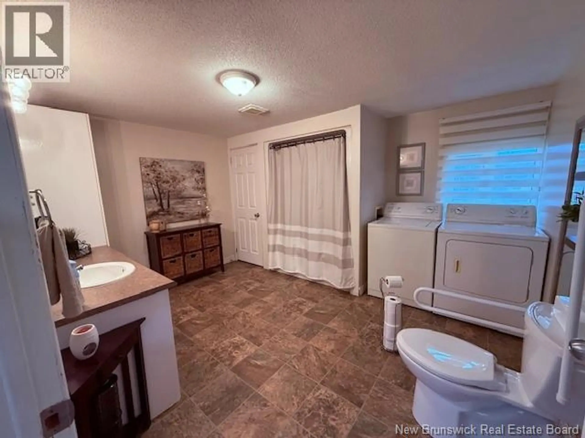2537 DES PIONNIERS AVENUE - Image 15