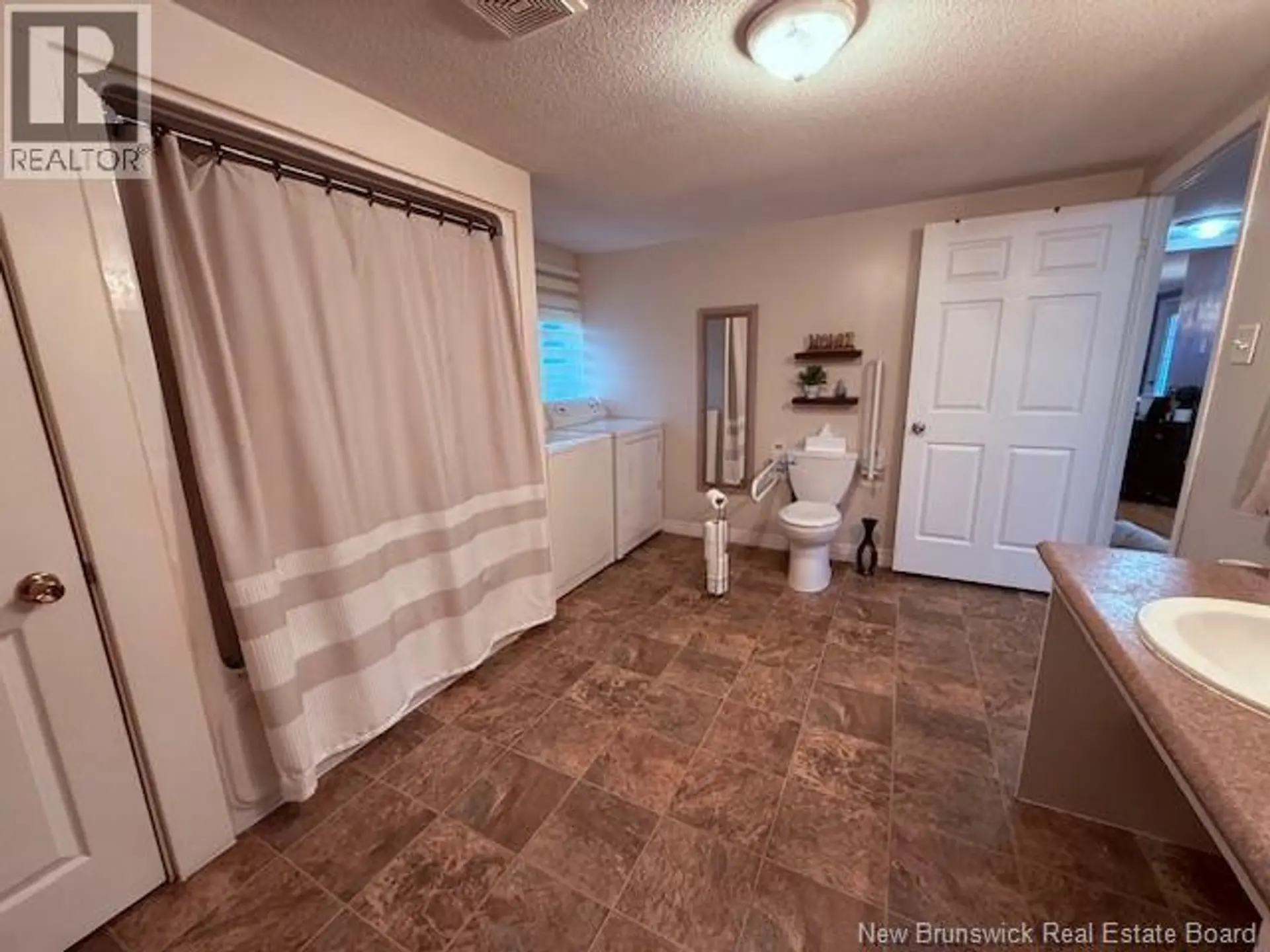 2537 DES PIONNIERS AVENUE - Image 16