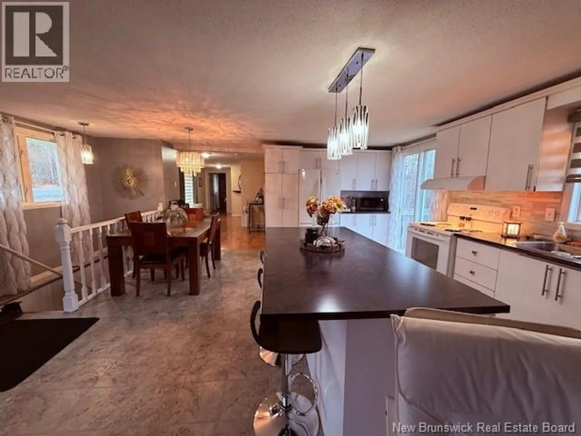 2537 DES PIONNIERS AVENUE - Image 5
