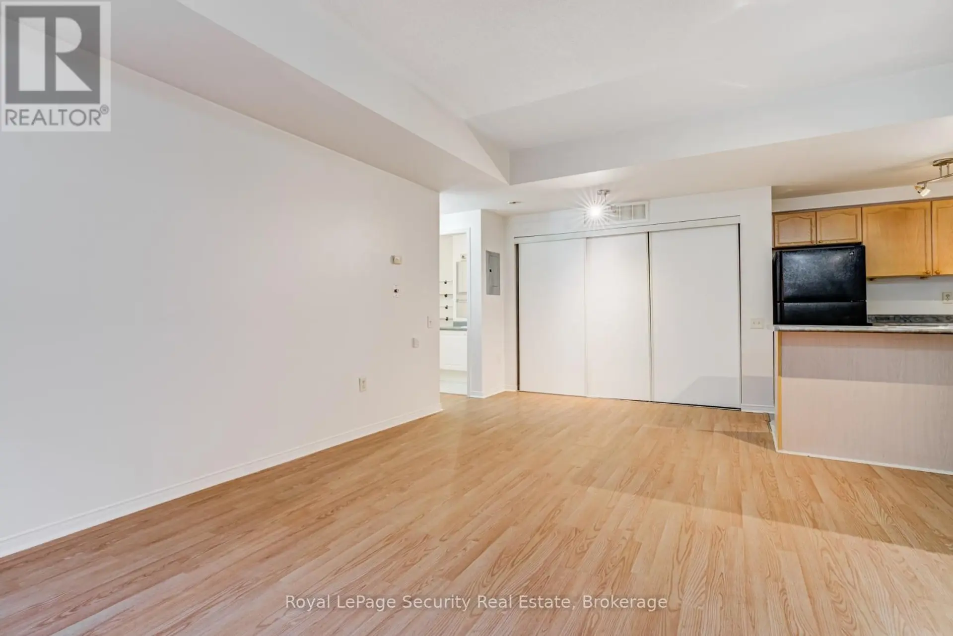 #137 760 LAWRENCE AVENUE W - Image 16