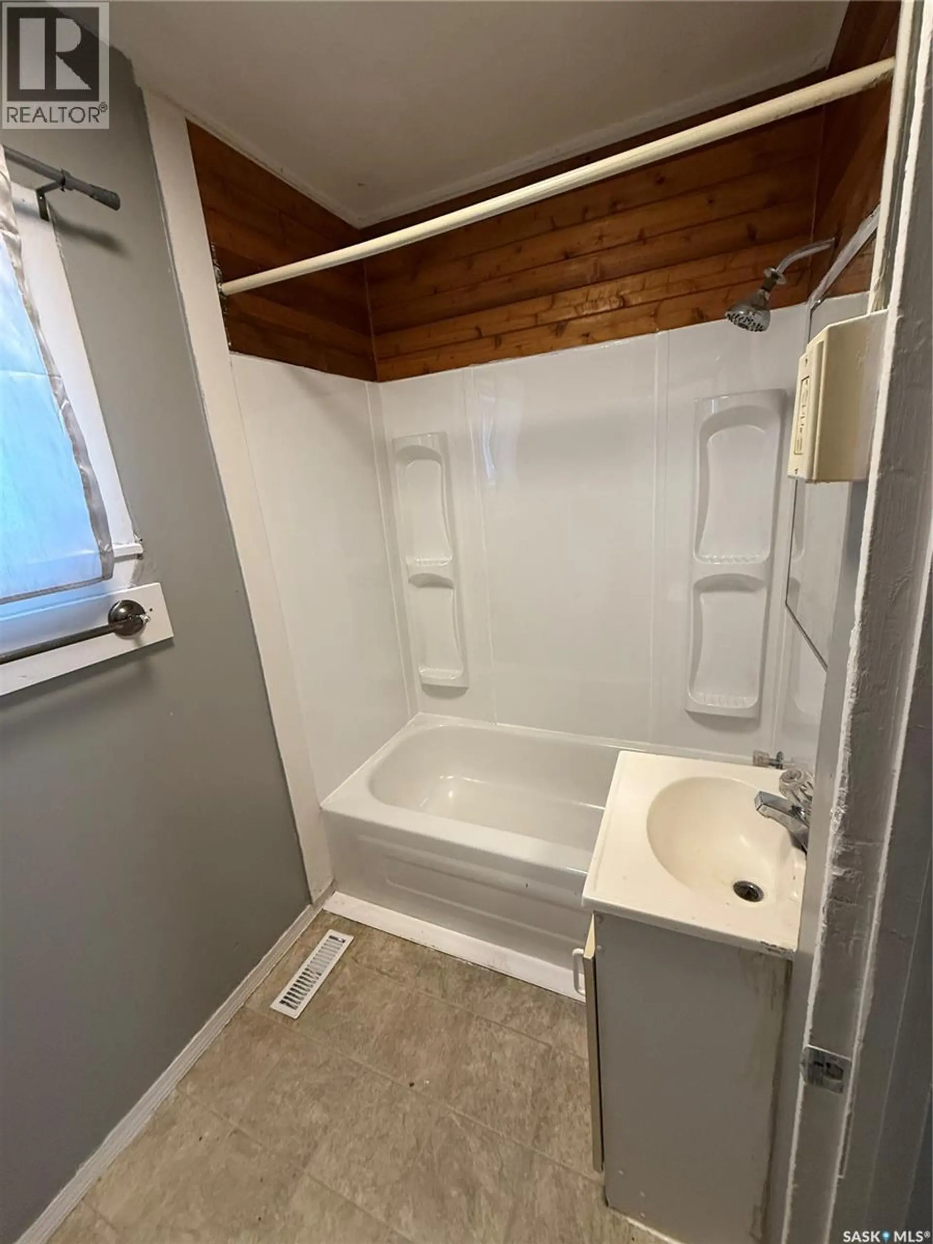 485 12TH STREET E - Image 11
