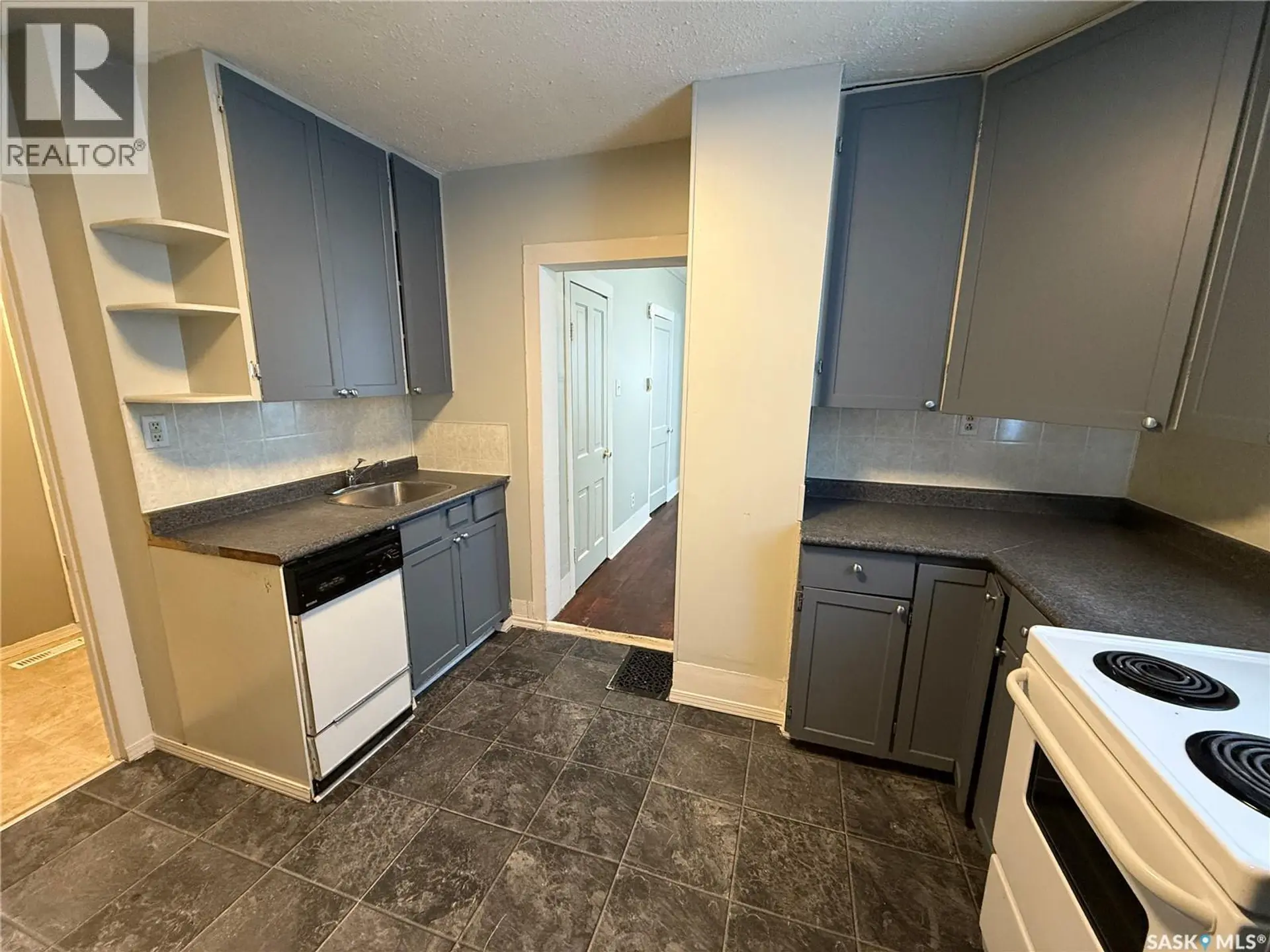 485 12TH STREET E - Image 3