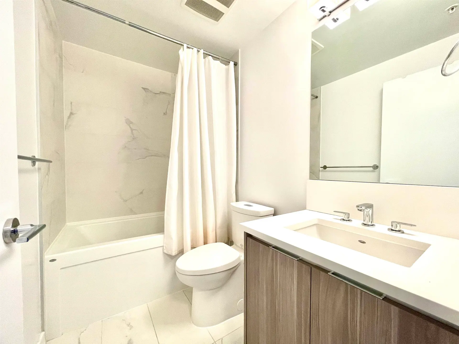 #2305 4900 Lennox Lane - Image 10
