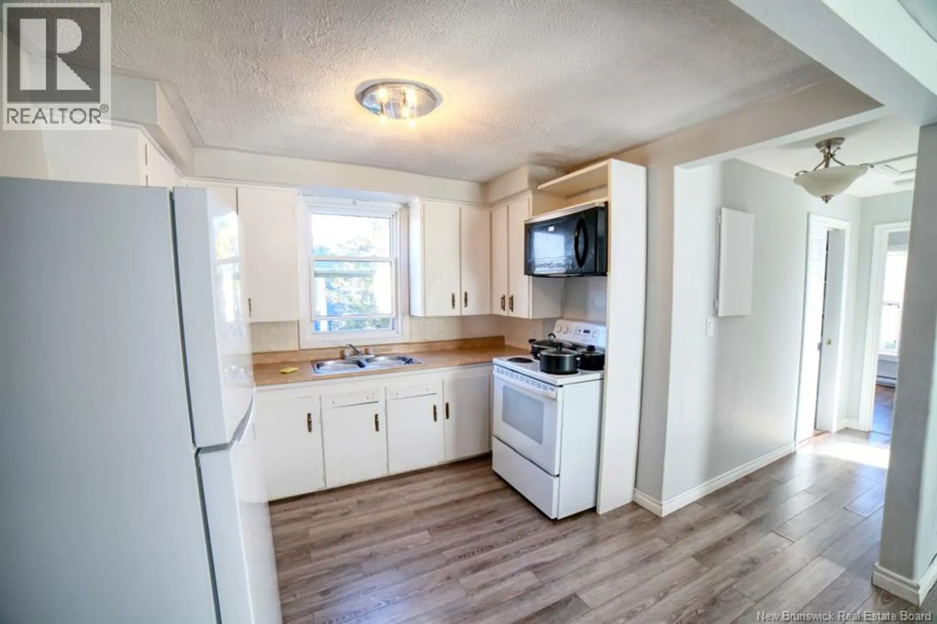 996-998 RIVERSIDE DRIVE - Image 6