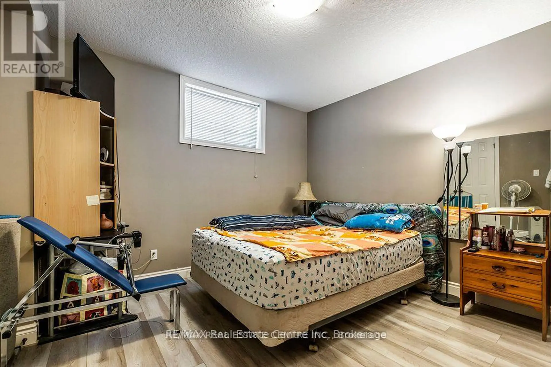 #8B 38 HOWE DRIVE - Image 12