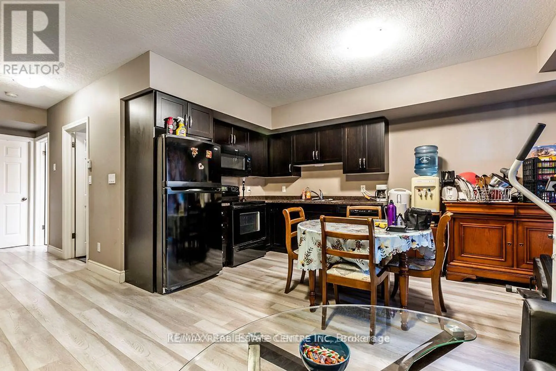 #8B 38 HOWE DRIVE - Image 8