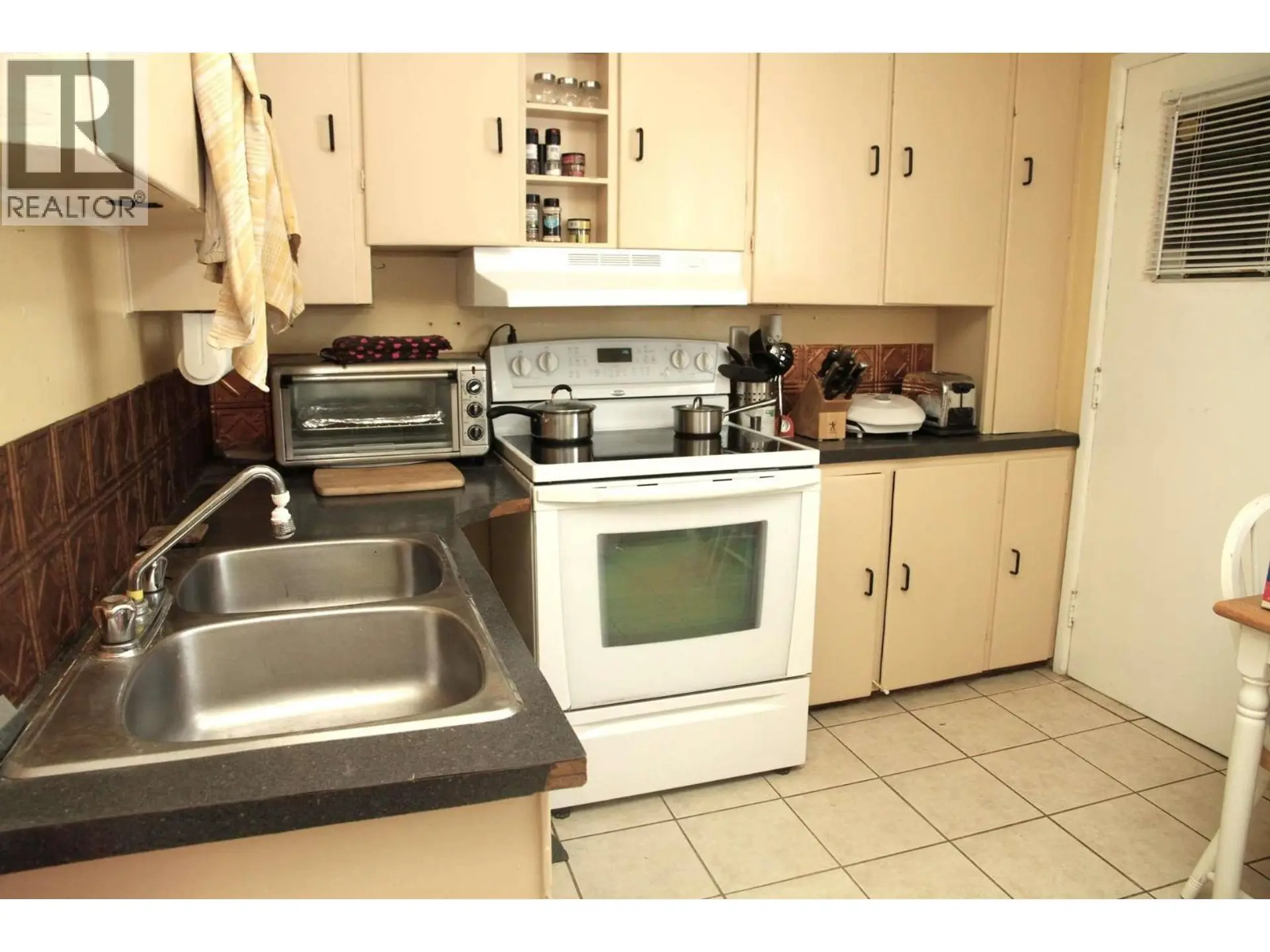 900 Cornwall Crescent - Image 6