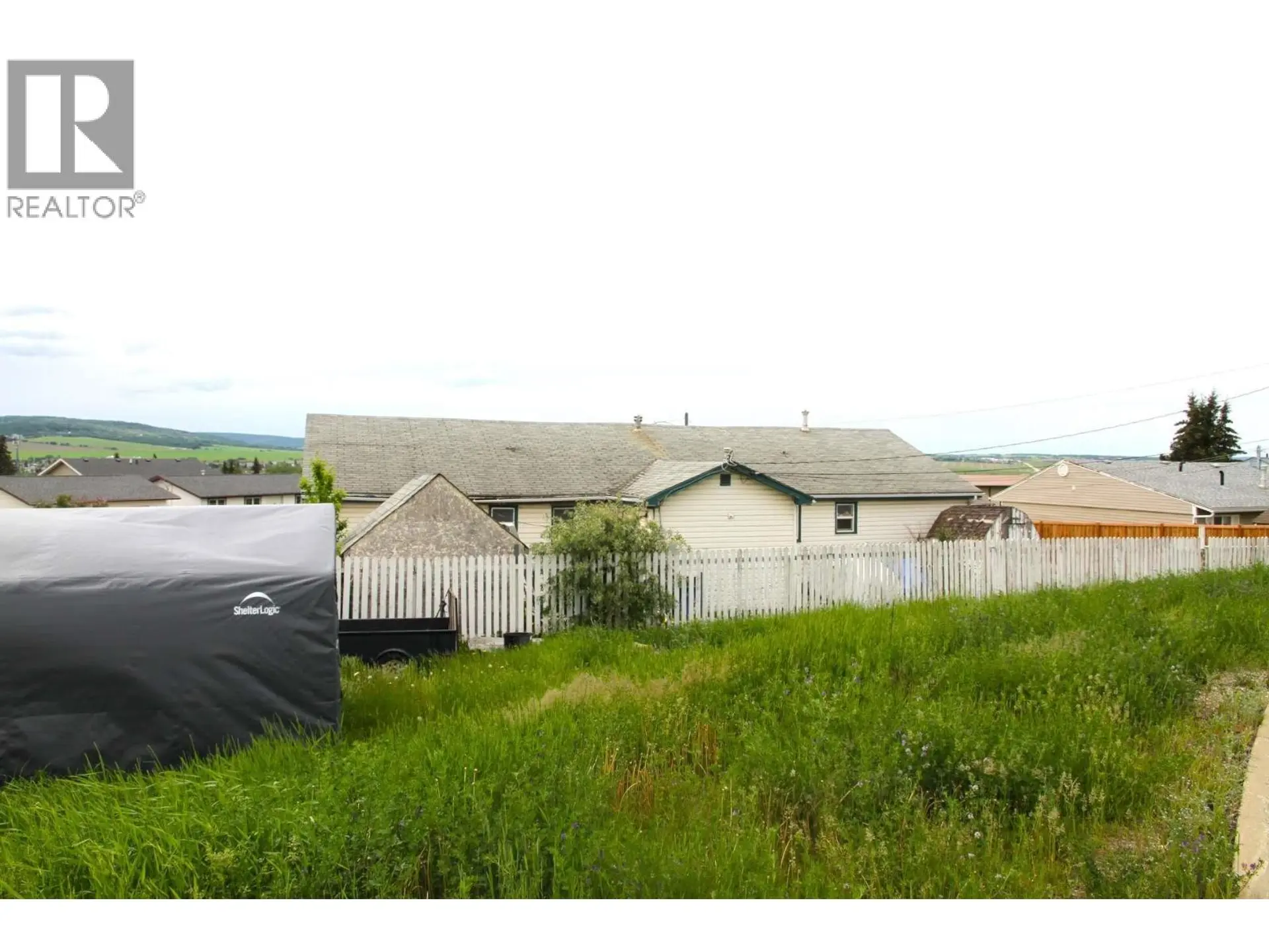 900 Cornwall Crescent - Image 2