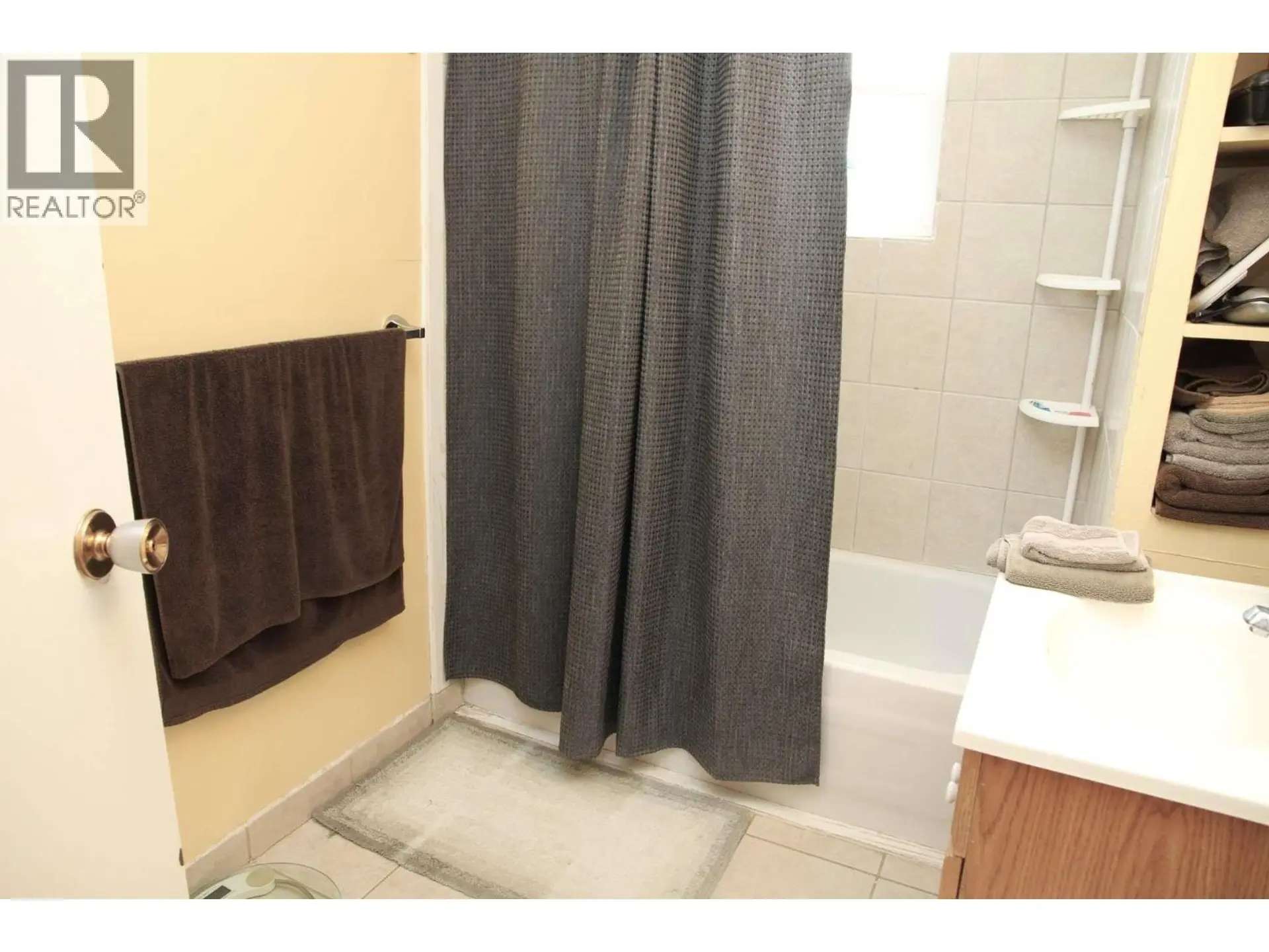 900 Cornwall Crescent - Image 3