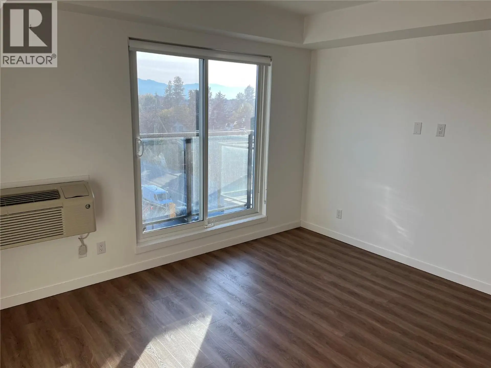 #518 615 Rutland Road - Image 4