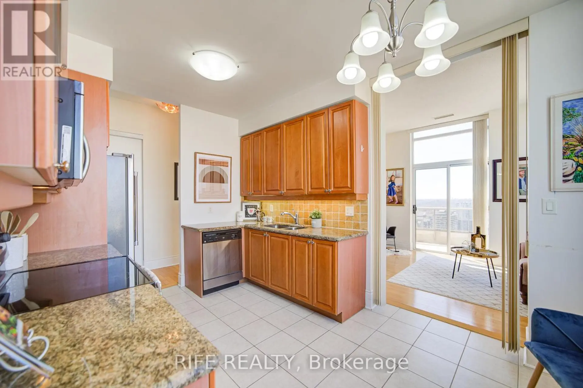 #GPH10 3880 DUKE OF YORK BOULEVARD - Image 4