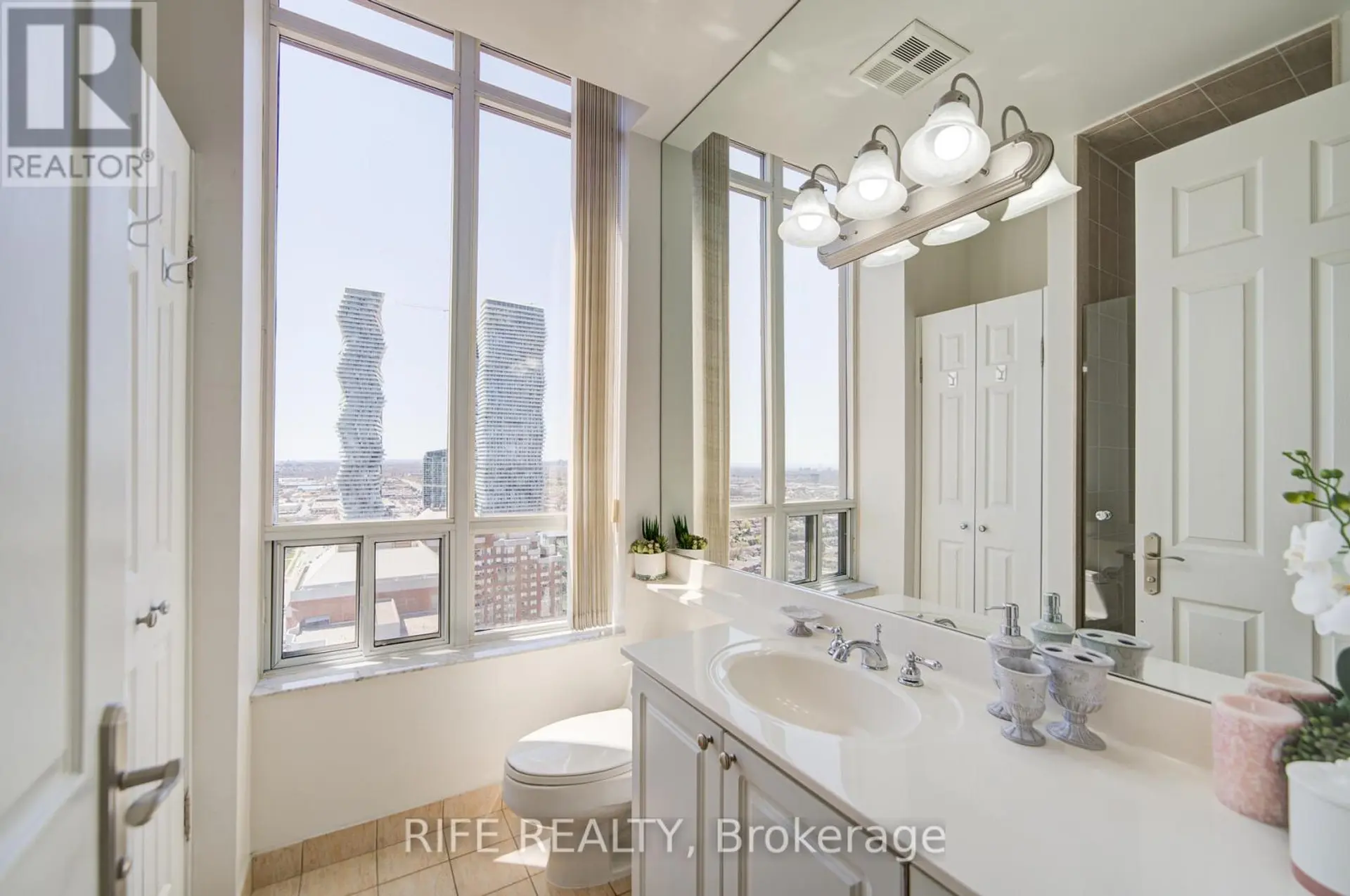 #GPH10 3880 DUKE OF YORK BOULEVARD - Image 9