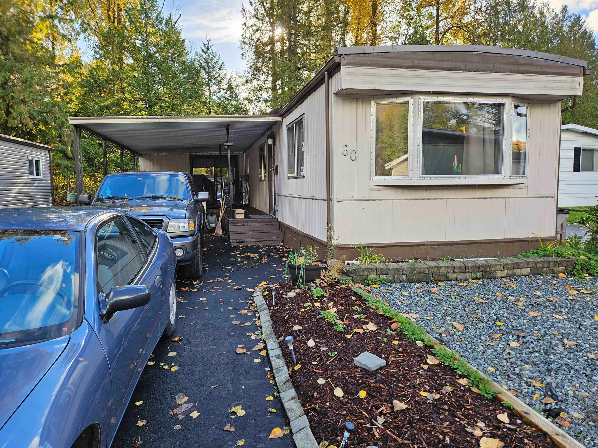 #60 8220 King George Boulevard - Image 3