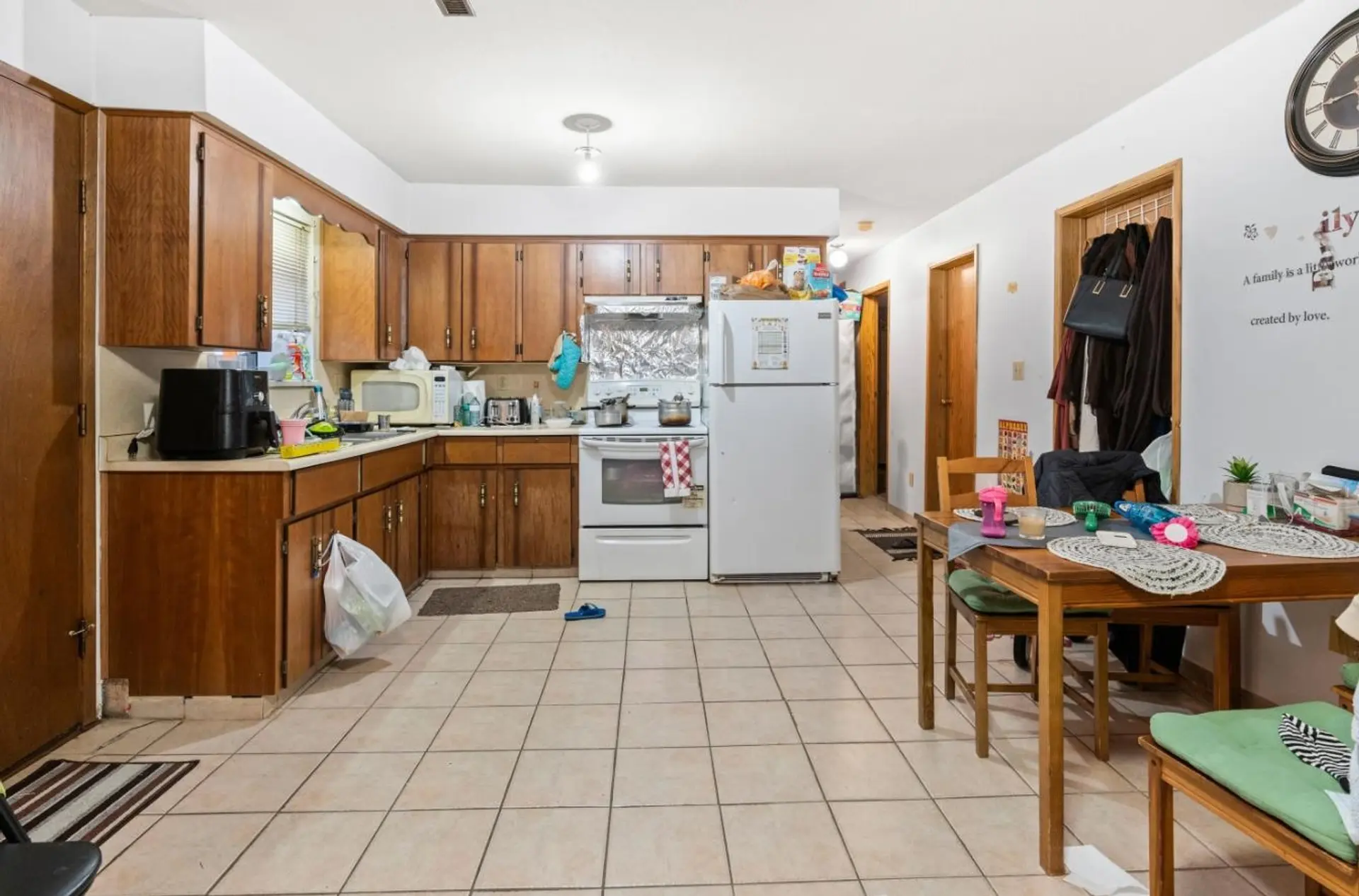 886 E 56th Avenue - Image 4