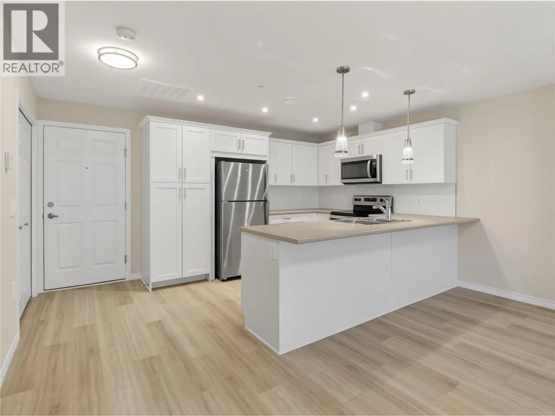Property at #604 3362 SKAHA LAKE Road, Penticton, BC