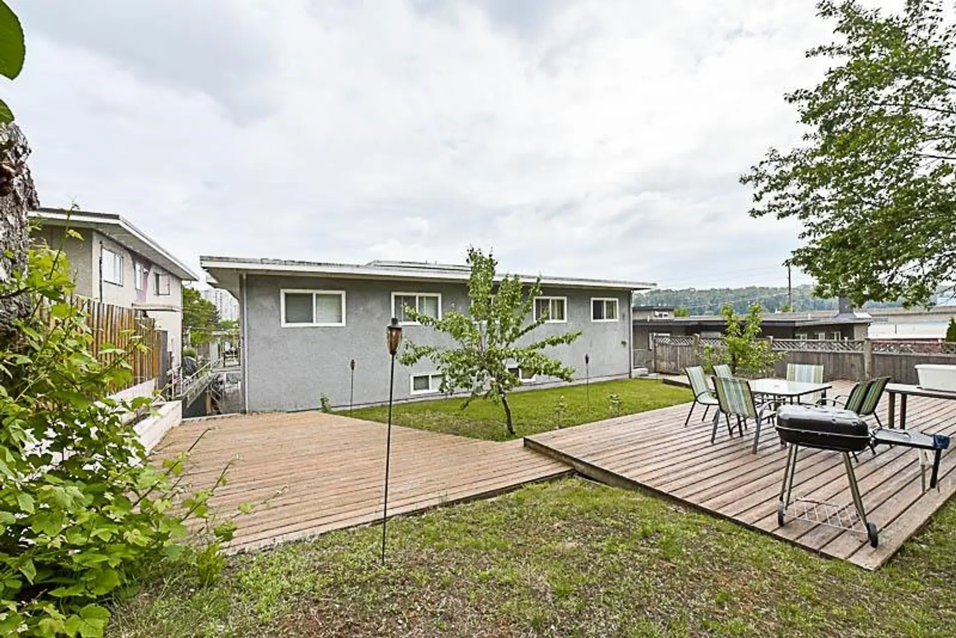 #1335 1337 Kamloops Street - Image 2