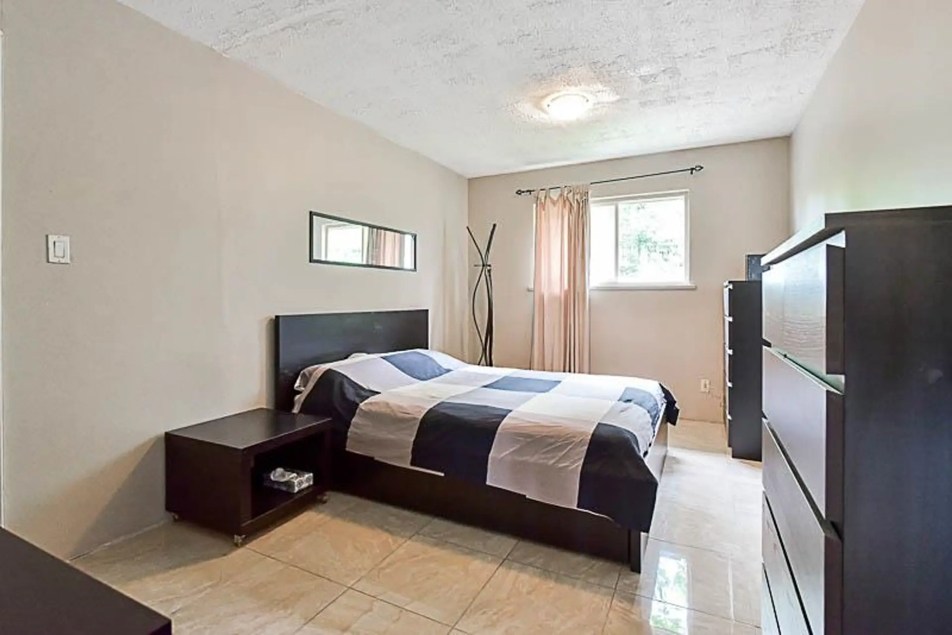 #1335 1337 Kamloops Street - Image 15