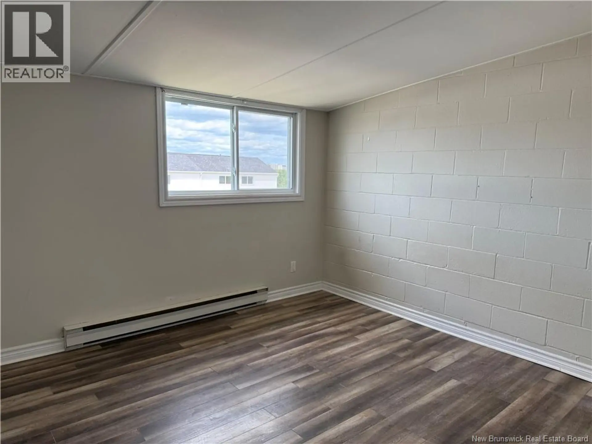 #18 24 SUFFOLK - Image 9
