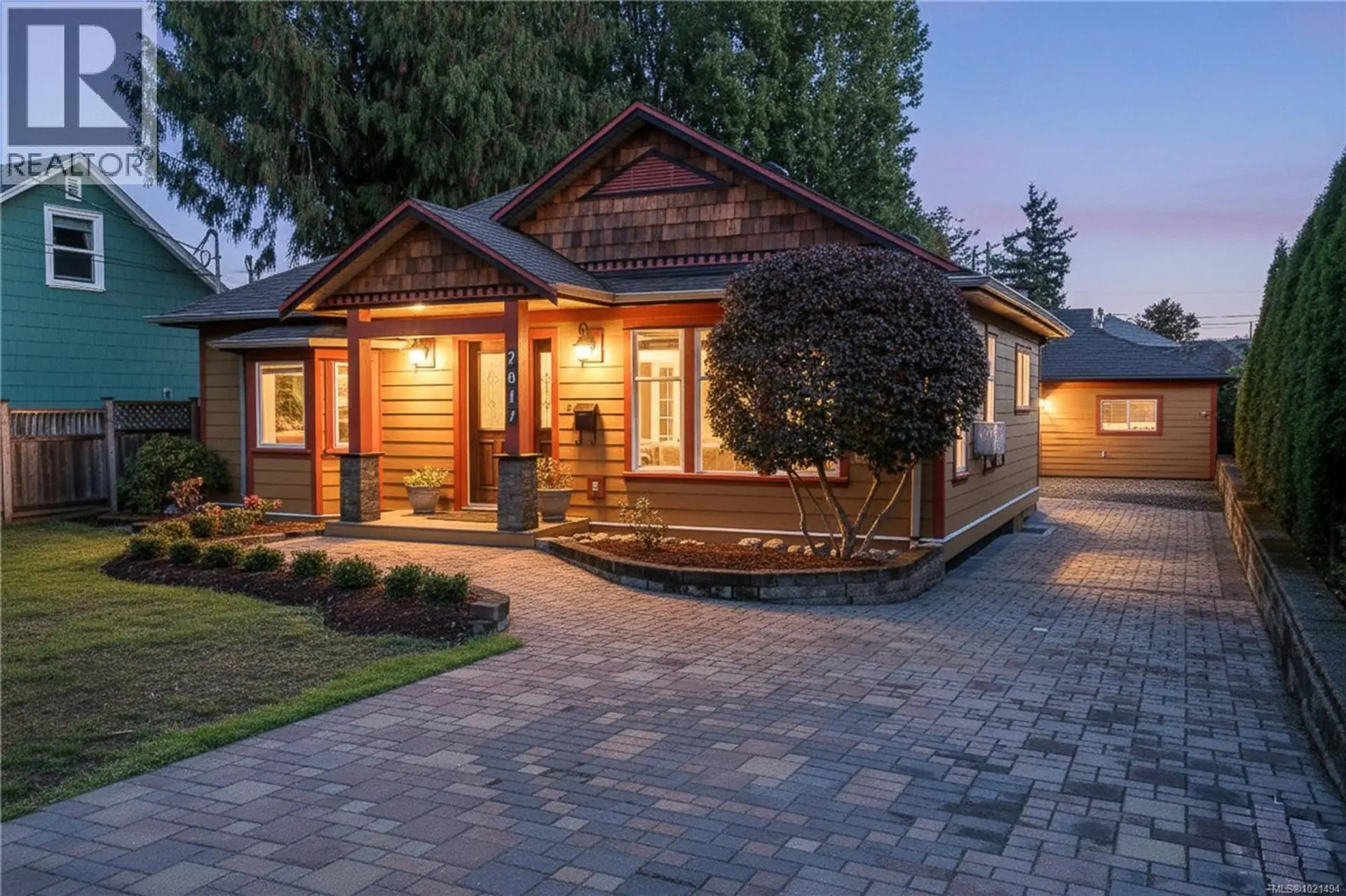 Property at 2617 Doncaster Dr, Victoria, BC