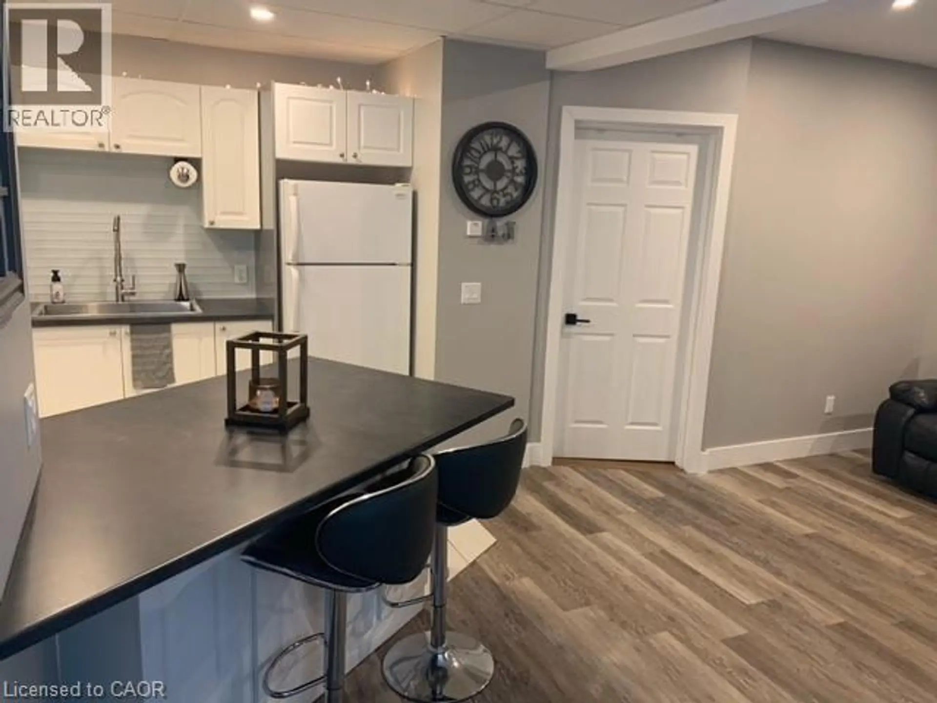 6 HOWARD STREET - Image 3