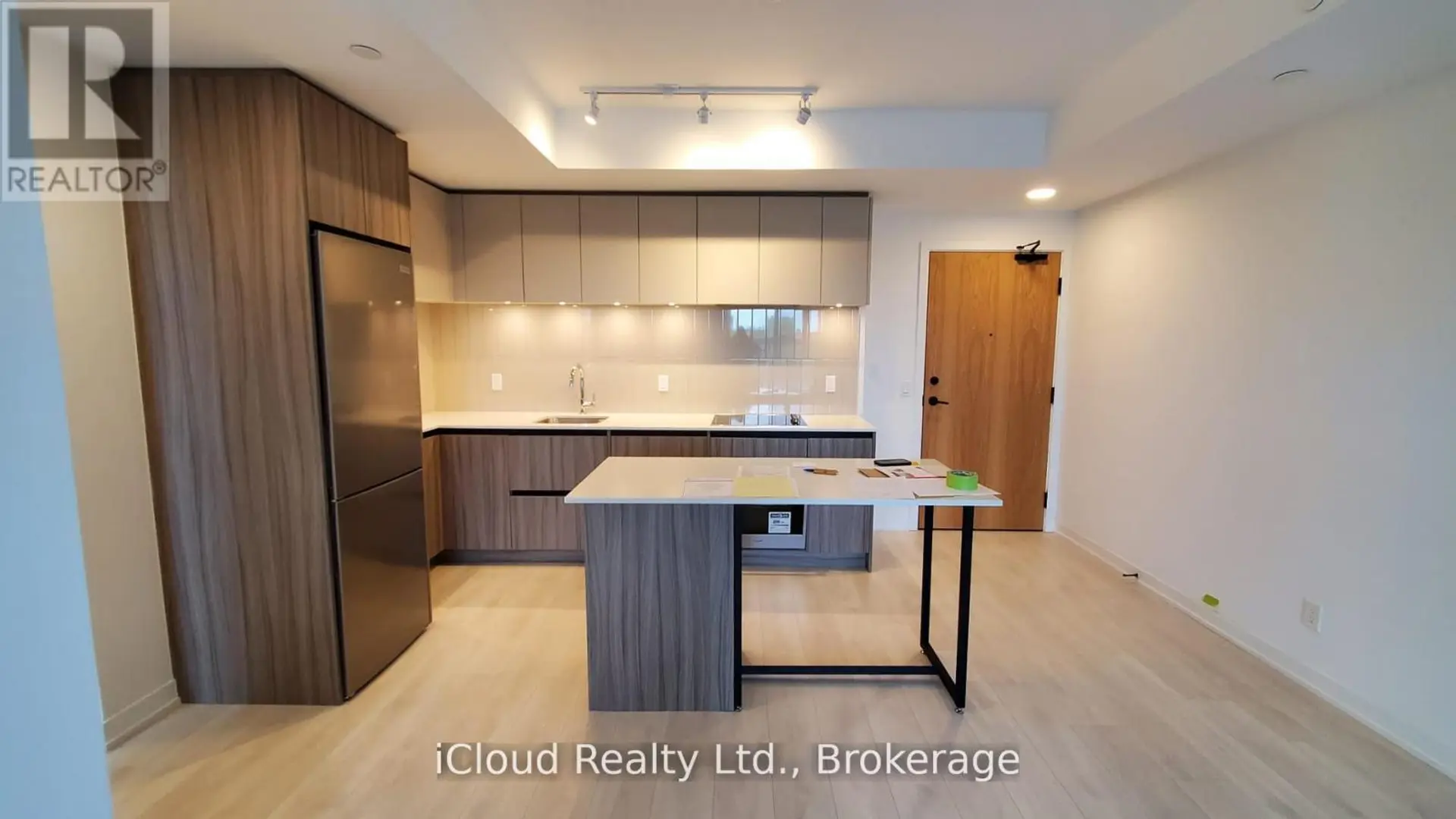 #210 7950 BATHURST STREET - Image 2