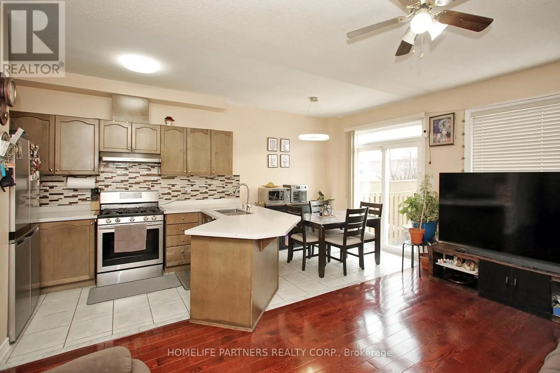 40 NATHANIEL CRESCENT - Image 3