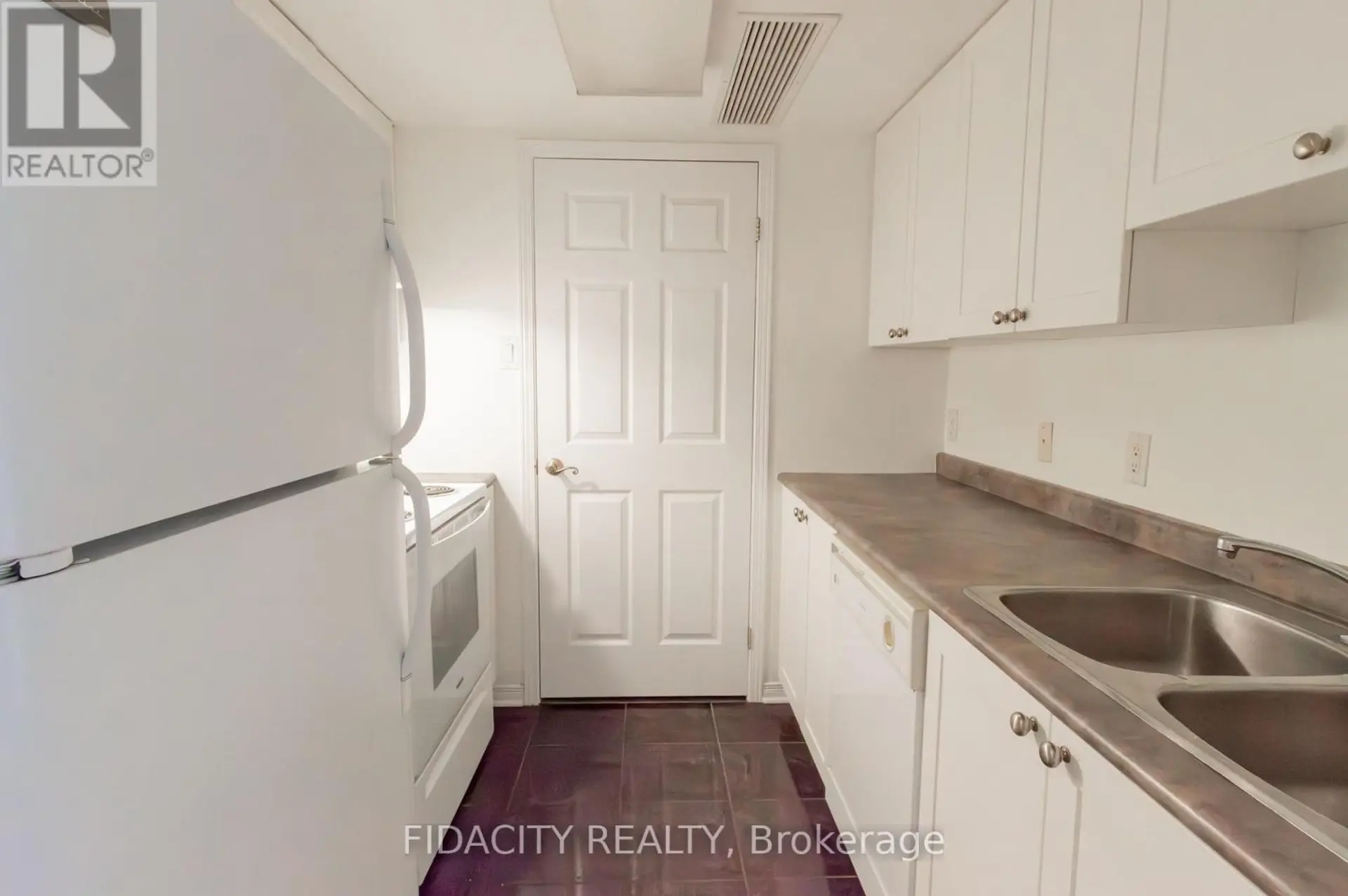 #5C 310 CENTRAL PARK DRIVE - Image 3