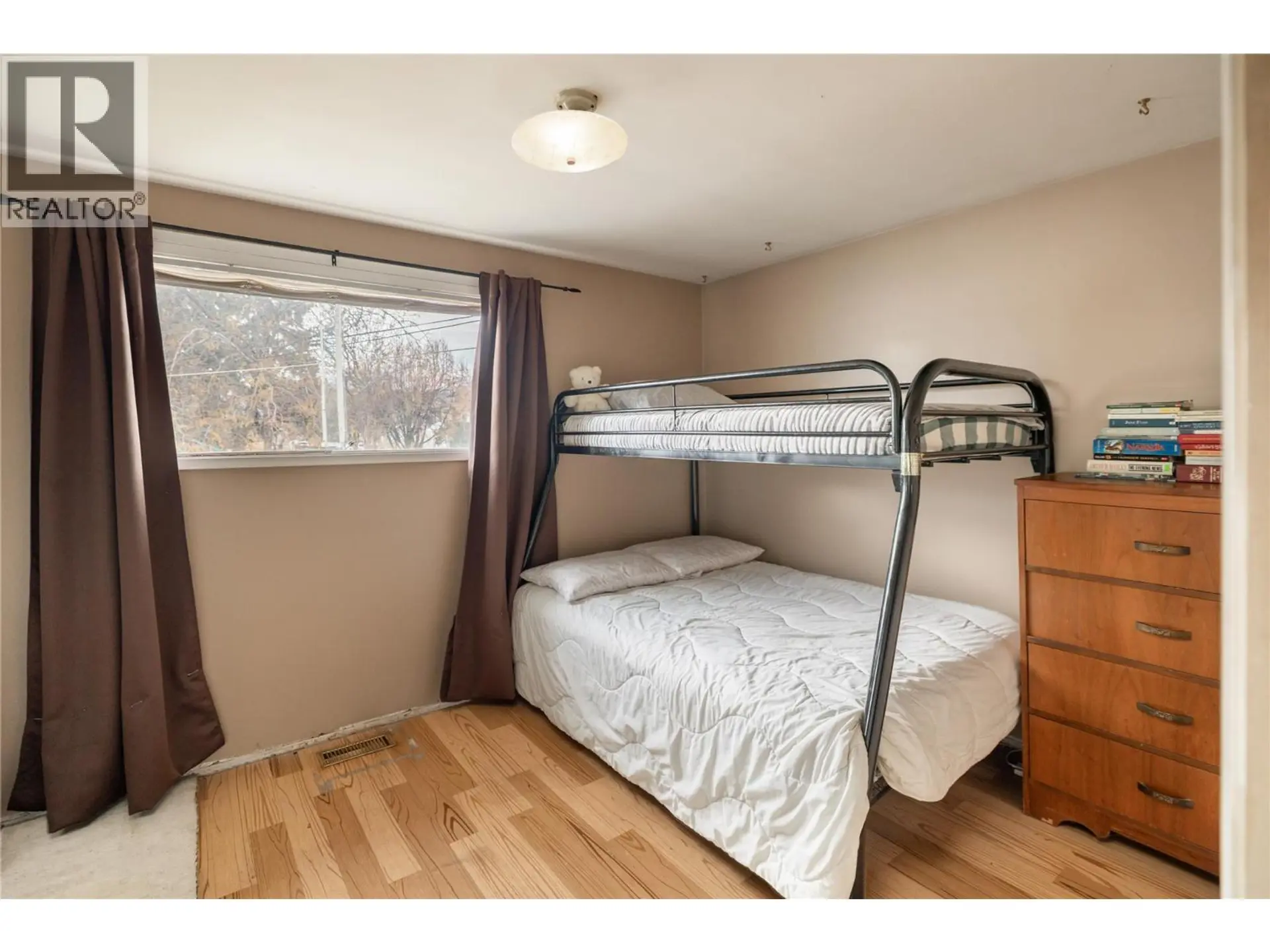 2150 BURNETT Street - Image 8