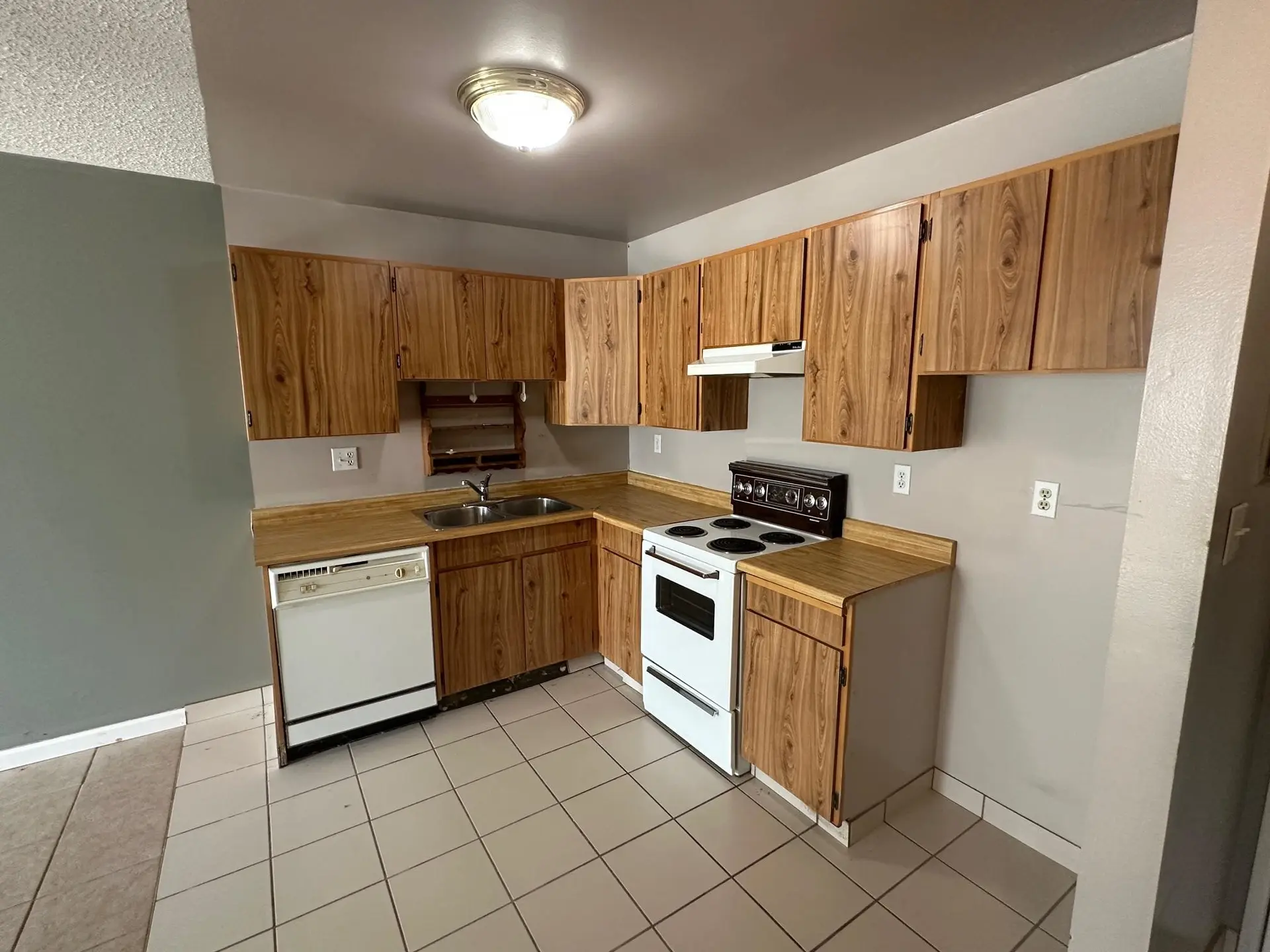 #104 1122 King Albert Avenue - Image 1