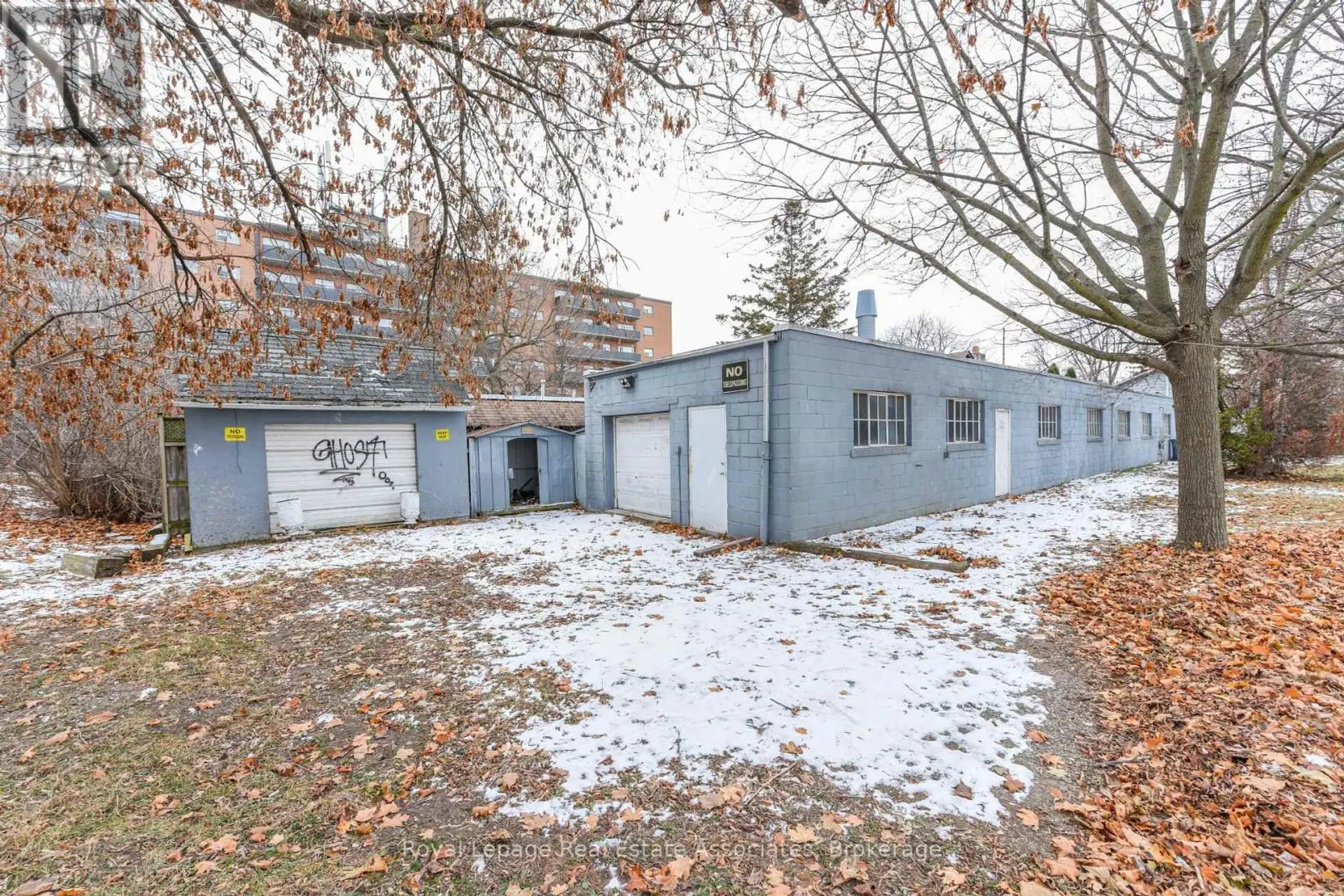 1089 SENECA AVENUE - Image 4