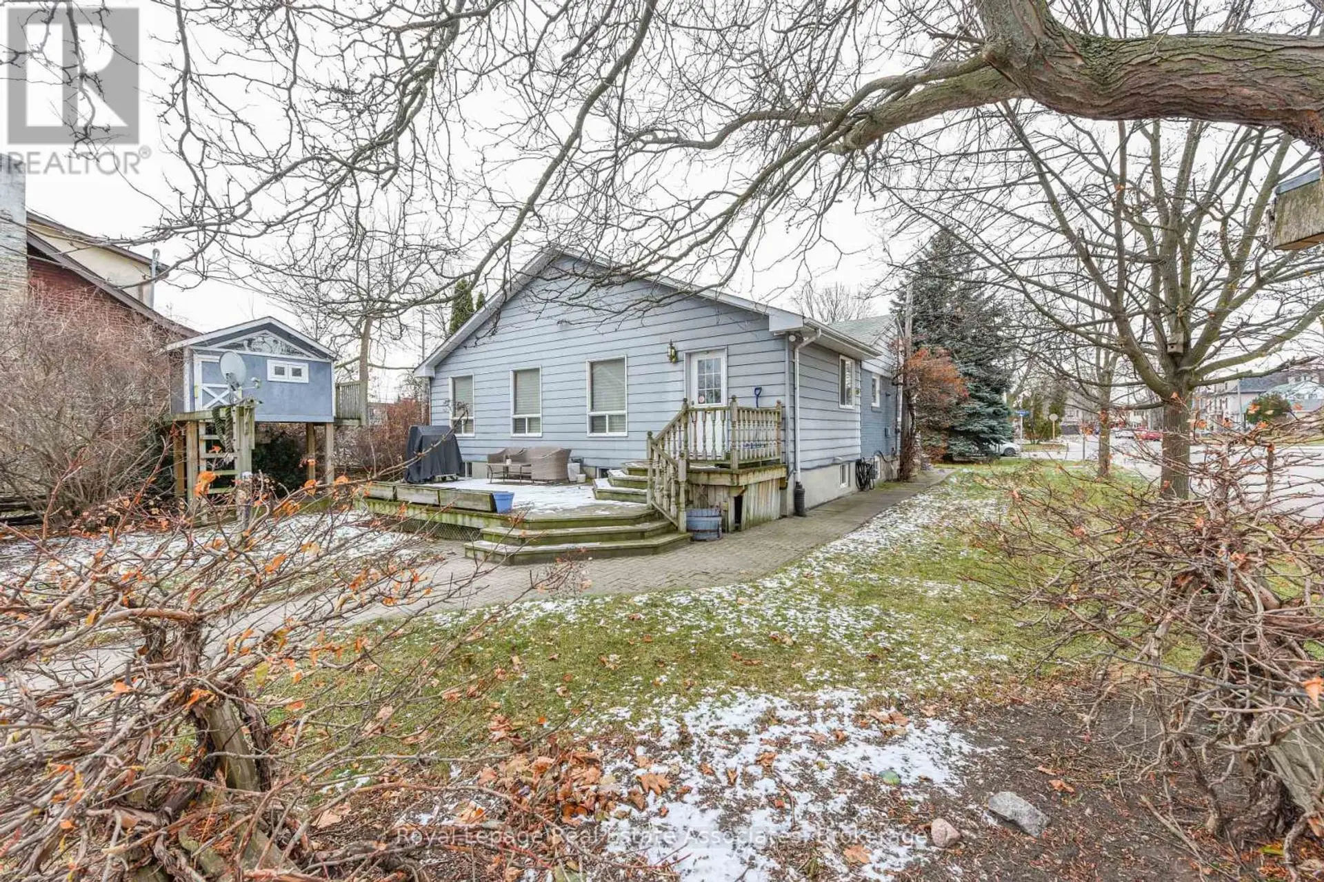 1089 SENECA AVENUE - Image 7