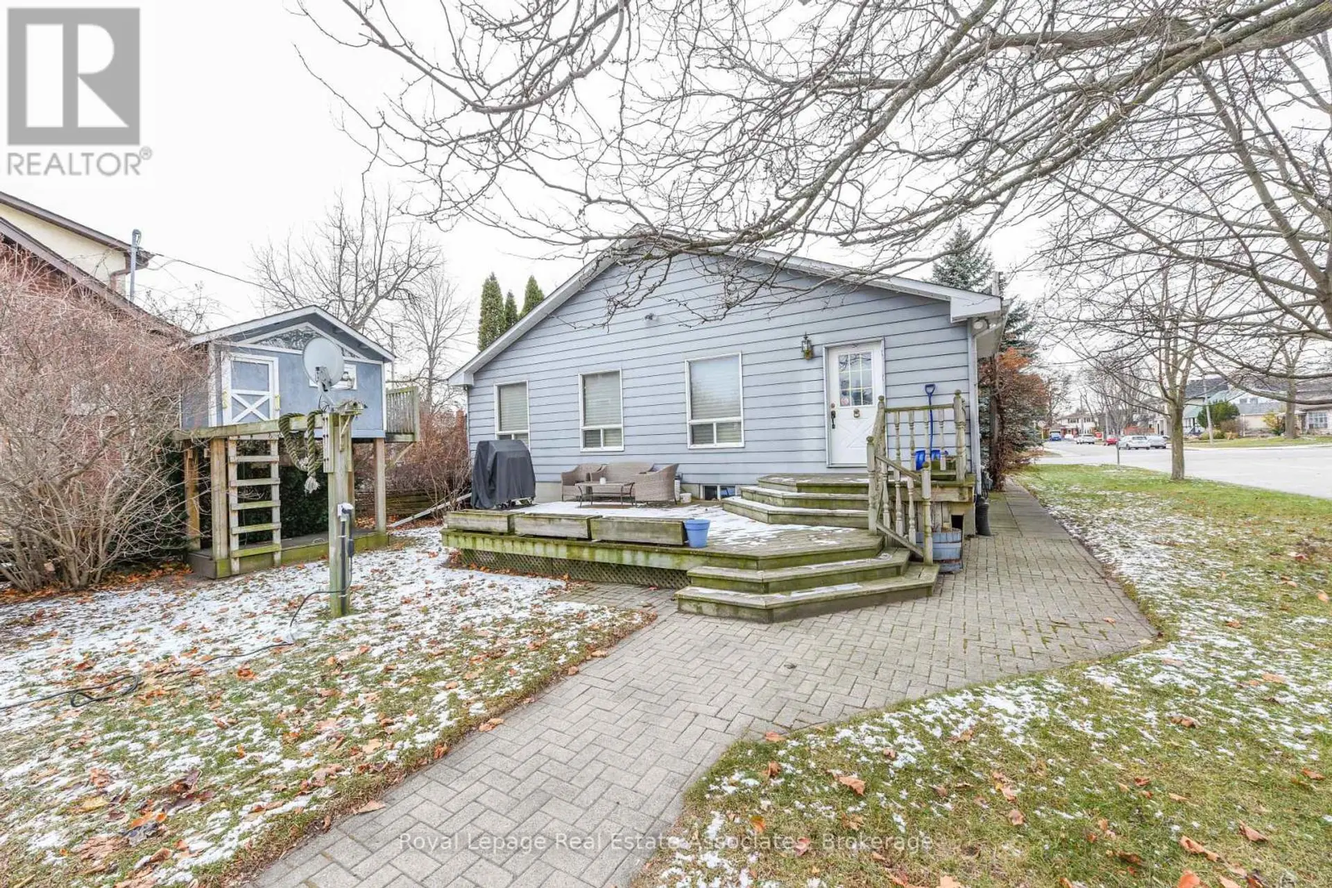 1089 SENECA AVENUE - Image 8