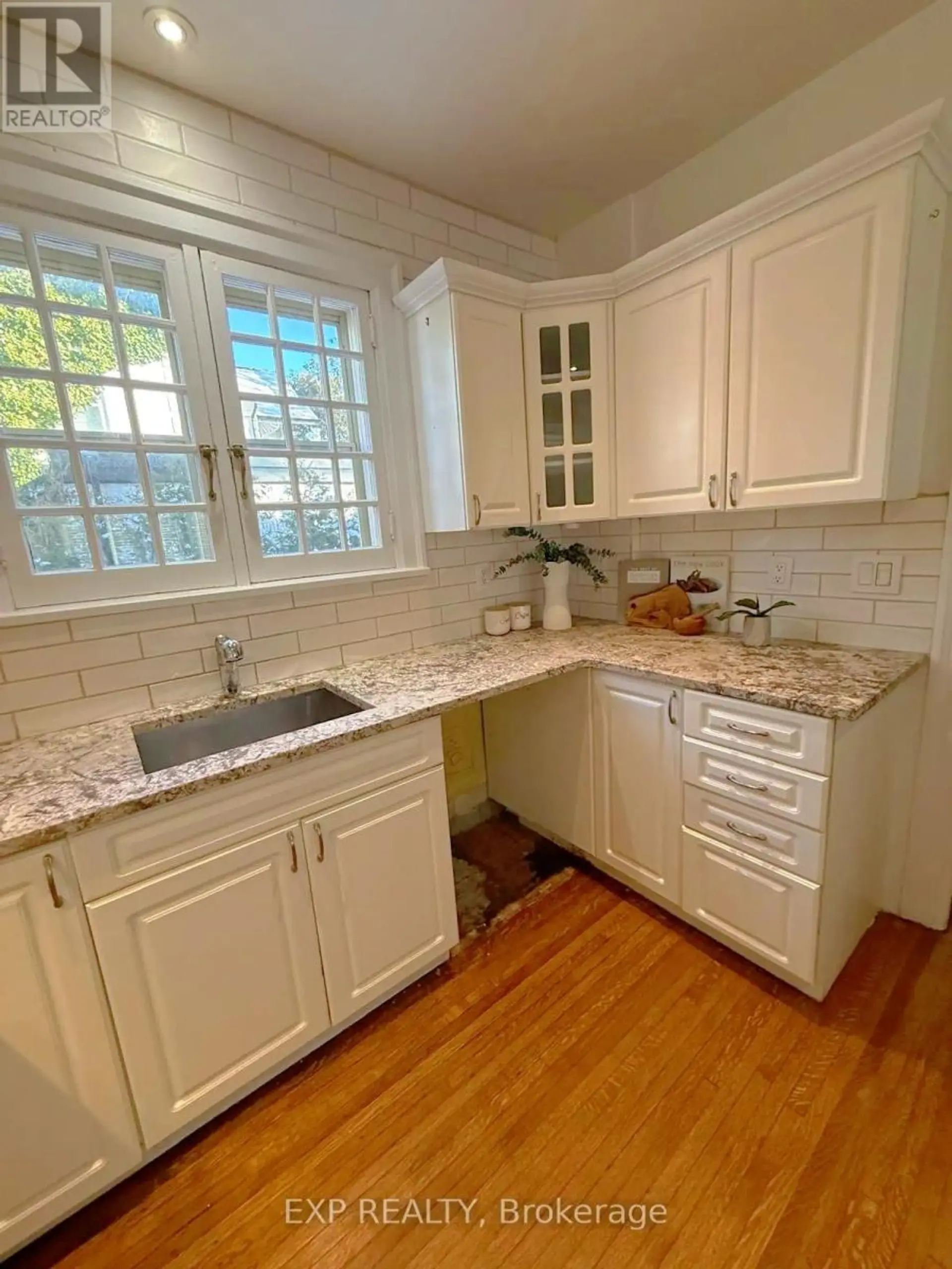 376 KING STREET E - Image 17