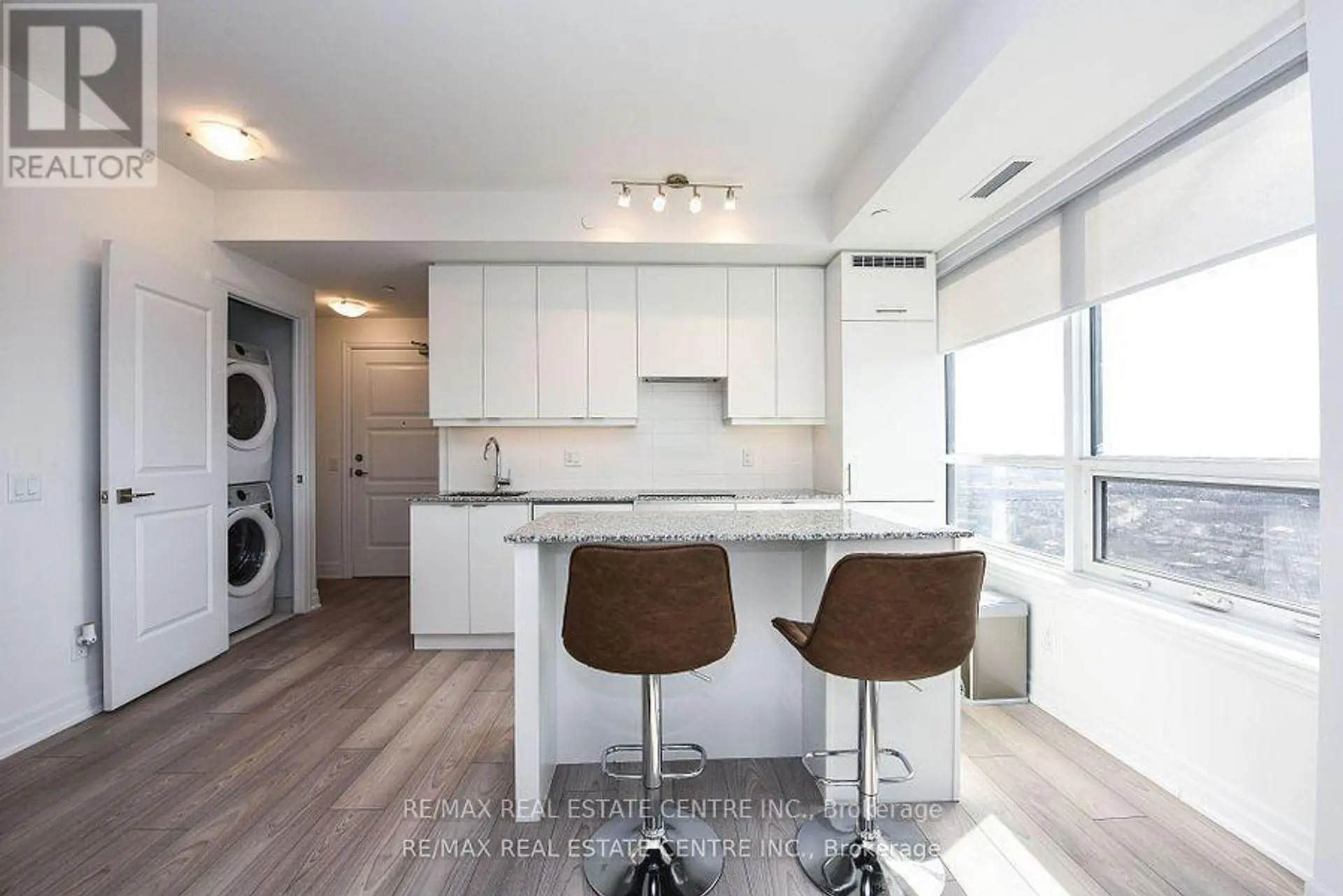 #3209 36 ELM DRIVE W - Image 13