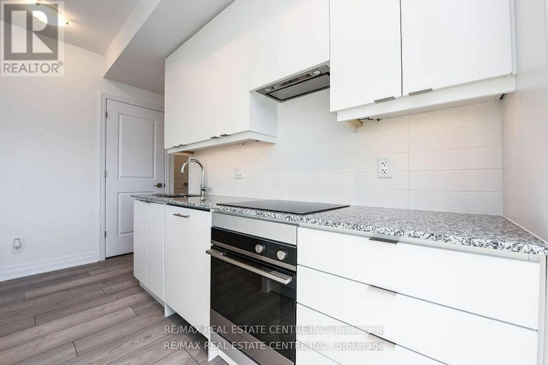 #3209 36 ELM DRIVE W - Image 6