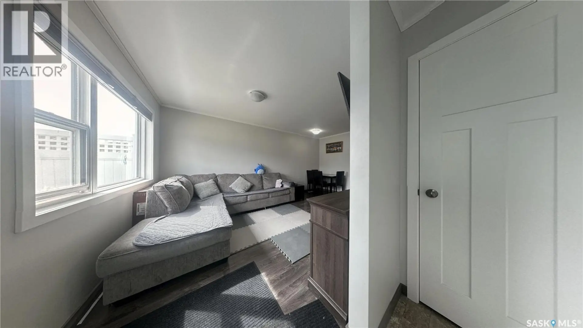 #265 322 LEWIN WAY - Image 1